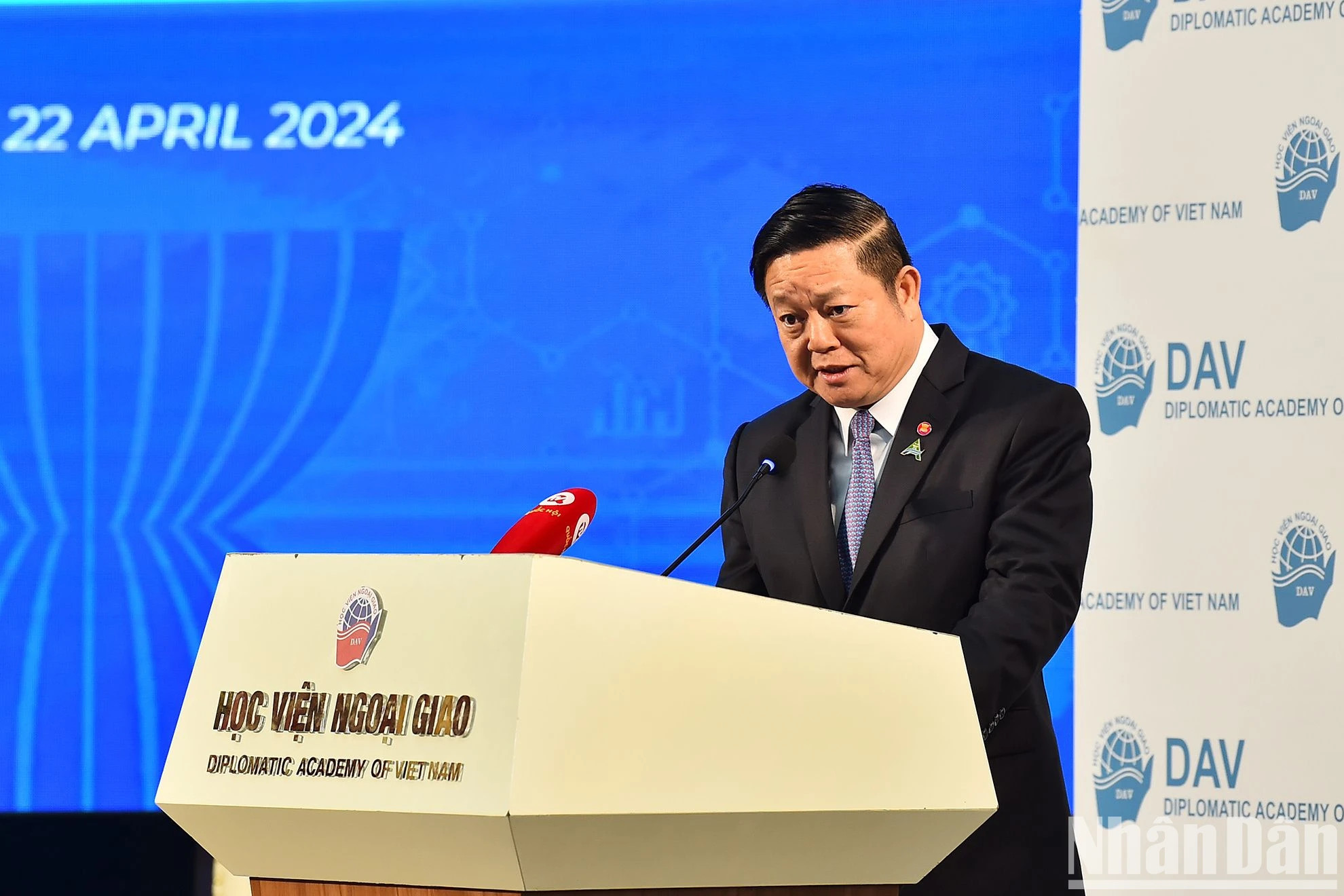 东盟秘书长高金华发表讲话。