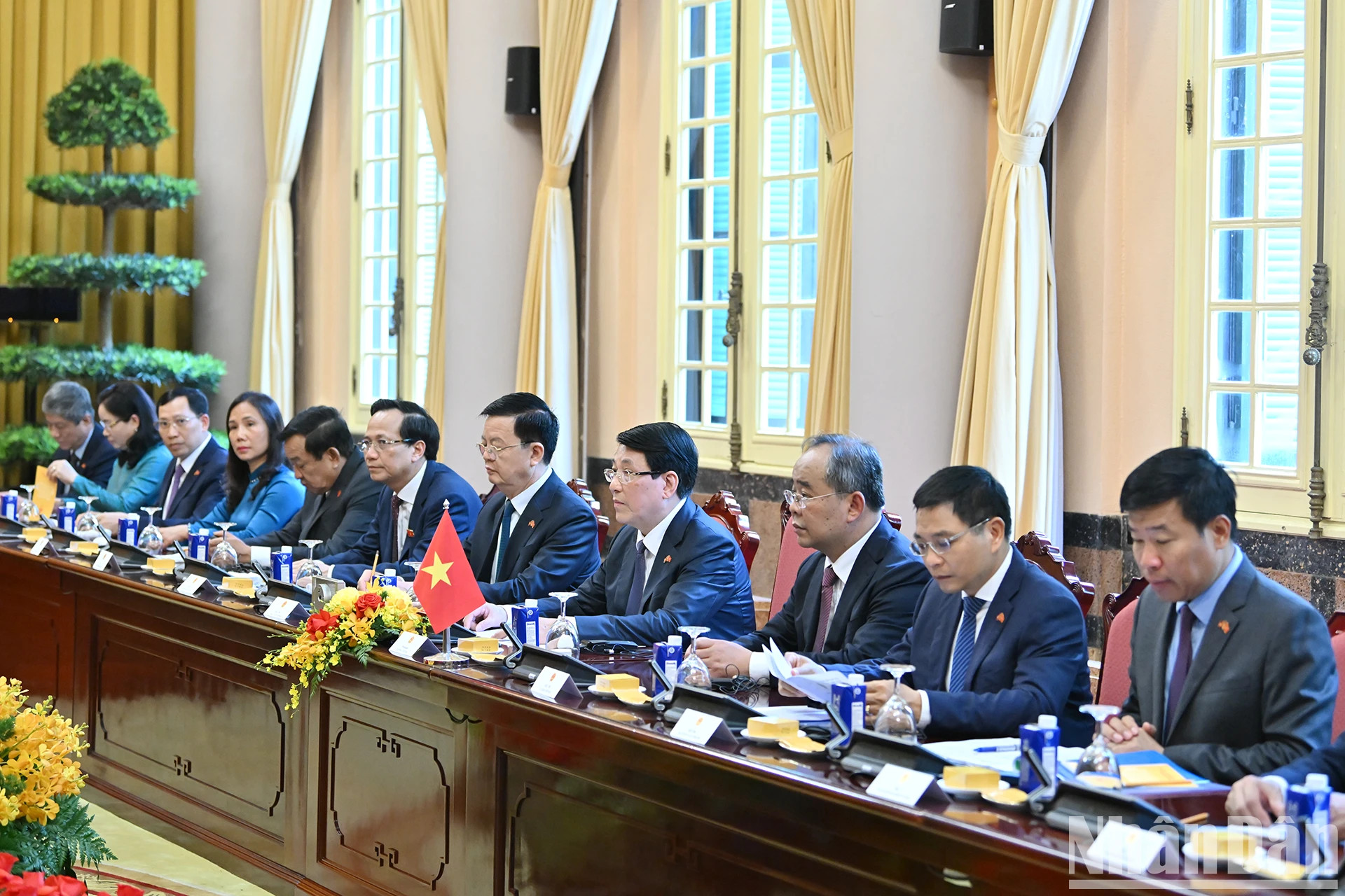 出席会谈的越方代表团。 出席会谈的越方代表团。