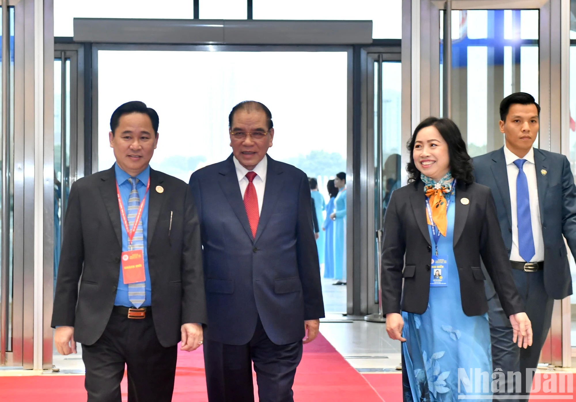 前越共中央总书记农德孟前来出席会议。 前越共中央总书记农德孟前来出席会议。