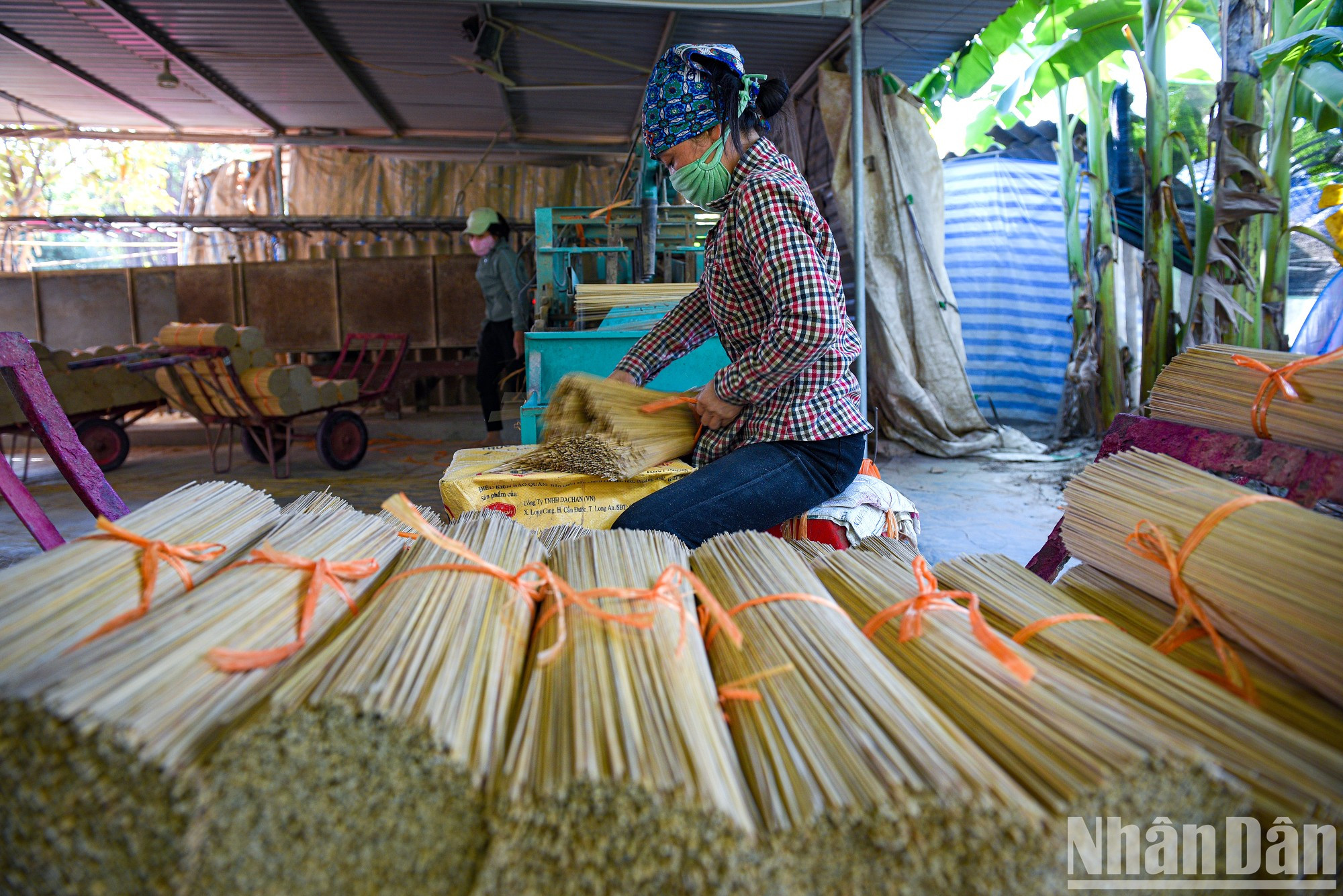 来到这里，游客能够参观制香流程。