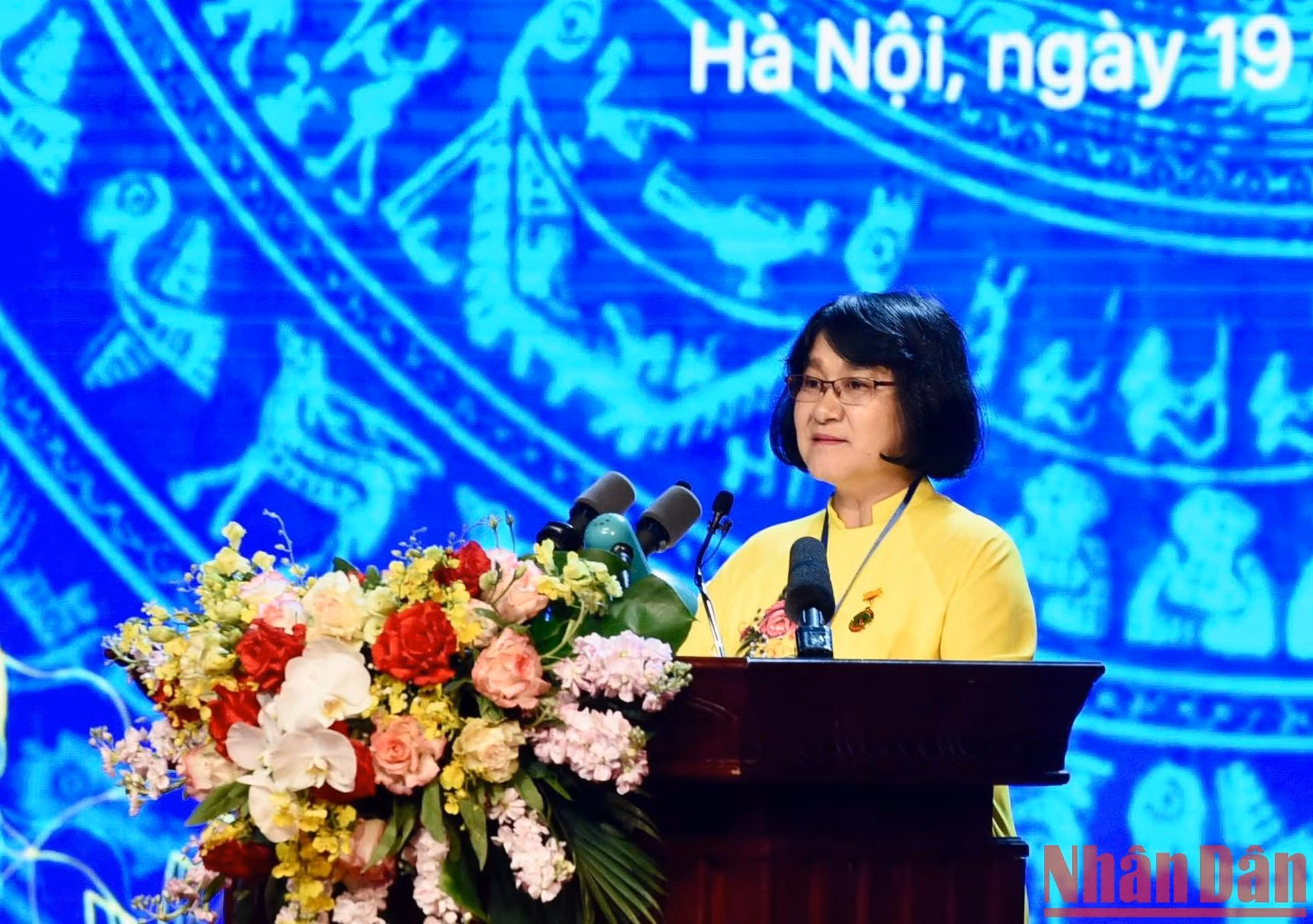 林同省宝禄高中学校老师阮氏宝翠代表教师们发言。