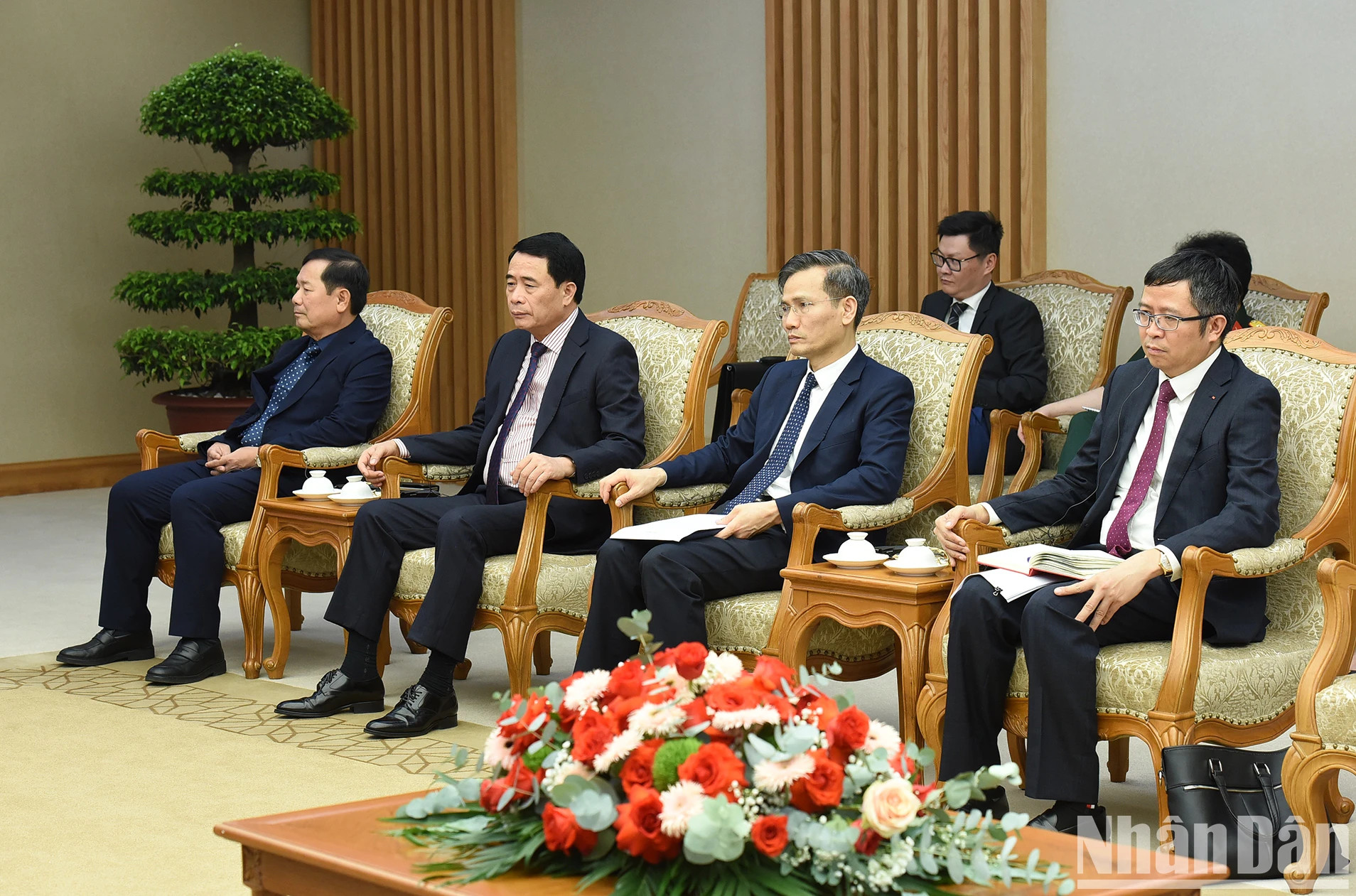 越南政府各部委代表出席会见。 越南政府各部委代表出席会见。