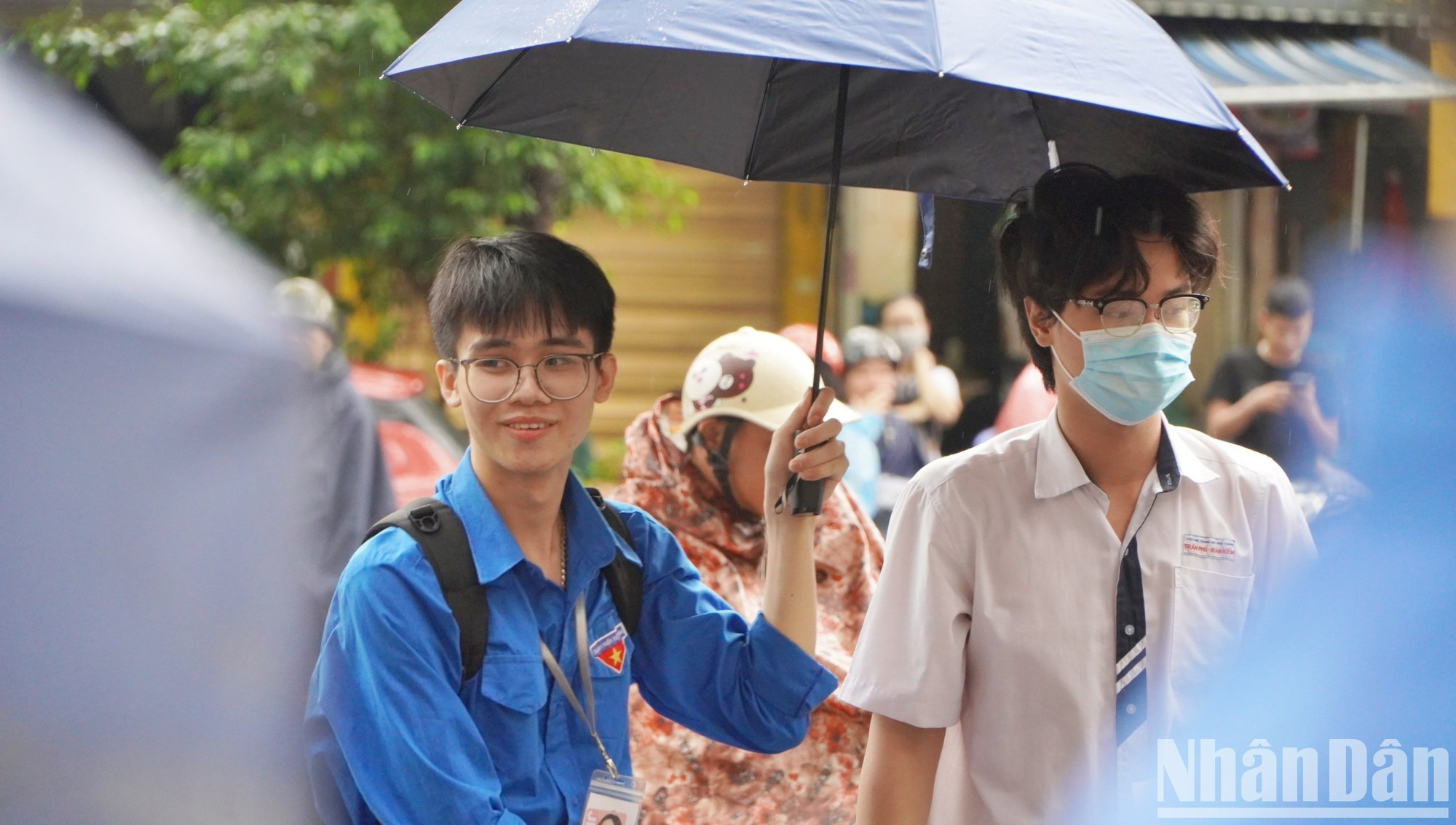 为考生提供防雨用具。 为考生提供防雨用具。
