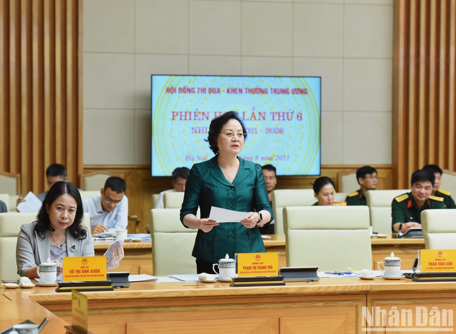 内政部部长、委员会常务副主任范氏青茶发表讲话。 内政部部长、委员会常务副主任范氏青茶发表讲话。