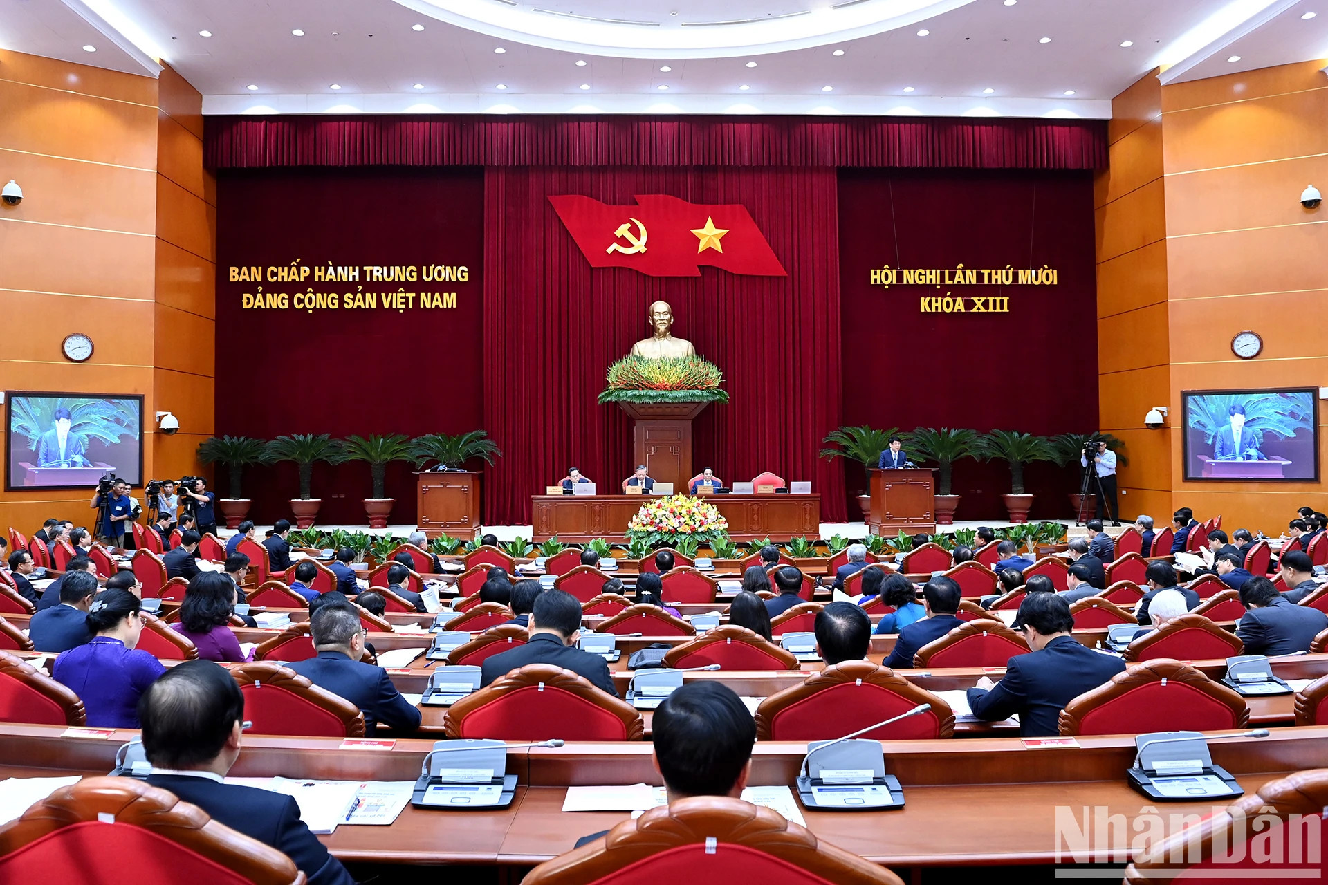 越共第十三届中央委员会第十次全体会议开幕式场景。 越共第十三届中央委员会第十次全体会议开幕式场景。