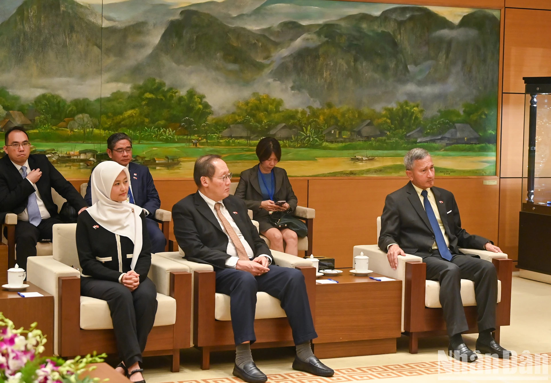 出席会见的新方代表团。 出席会见的新方代表团。