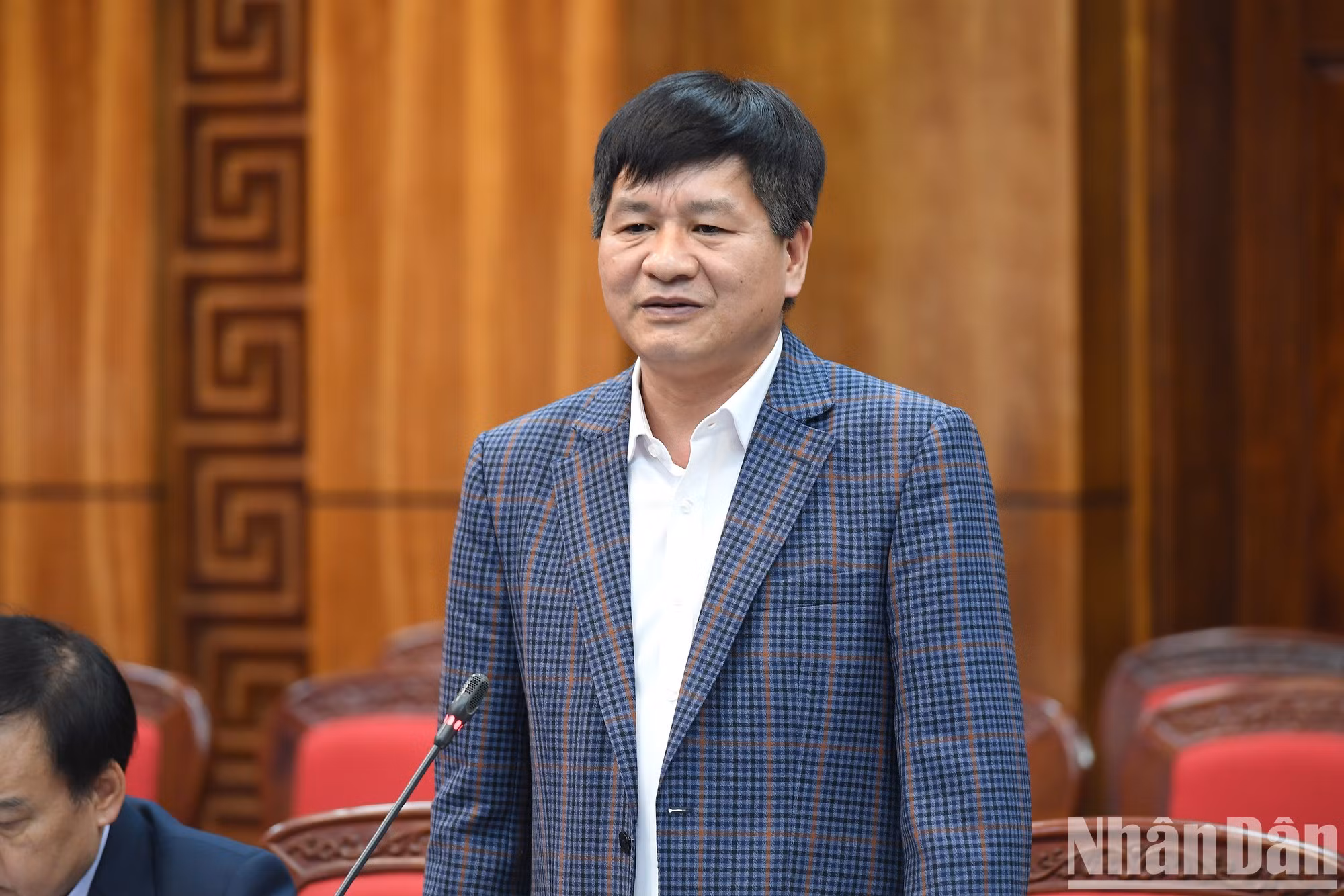 《人民报》社工作组与奠边省省委举行工作会议【组图】 ảnh 4 《人民报》社工作组与奠边省省委举行工作会议【组图】 ảnh 4