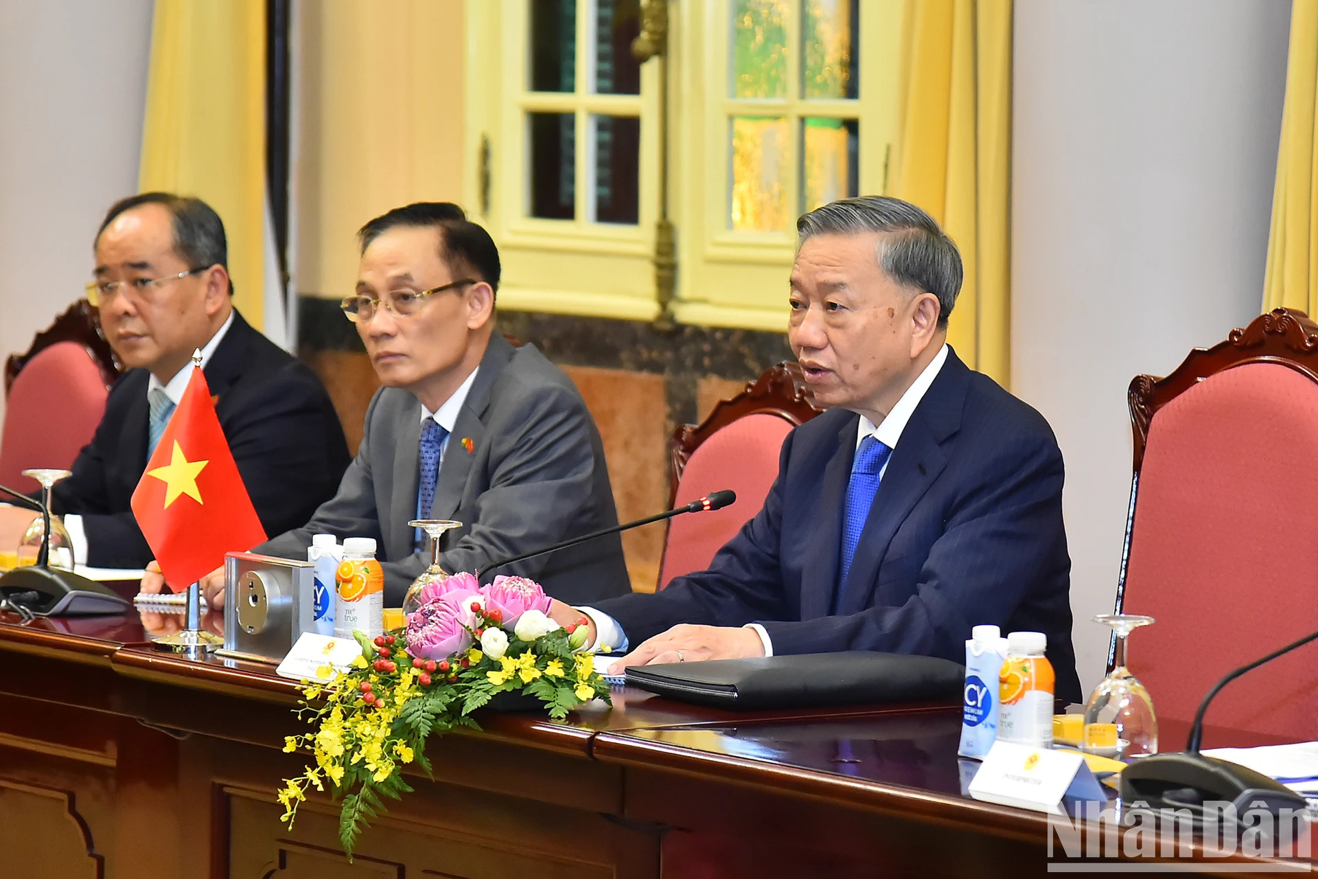 越共中央总书记、国家主席苏林在会谈中发表讲话。