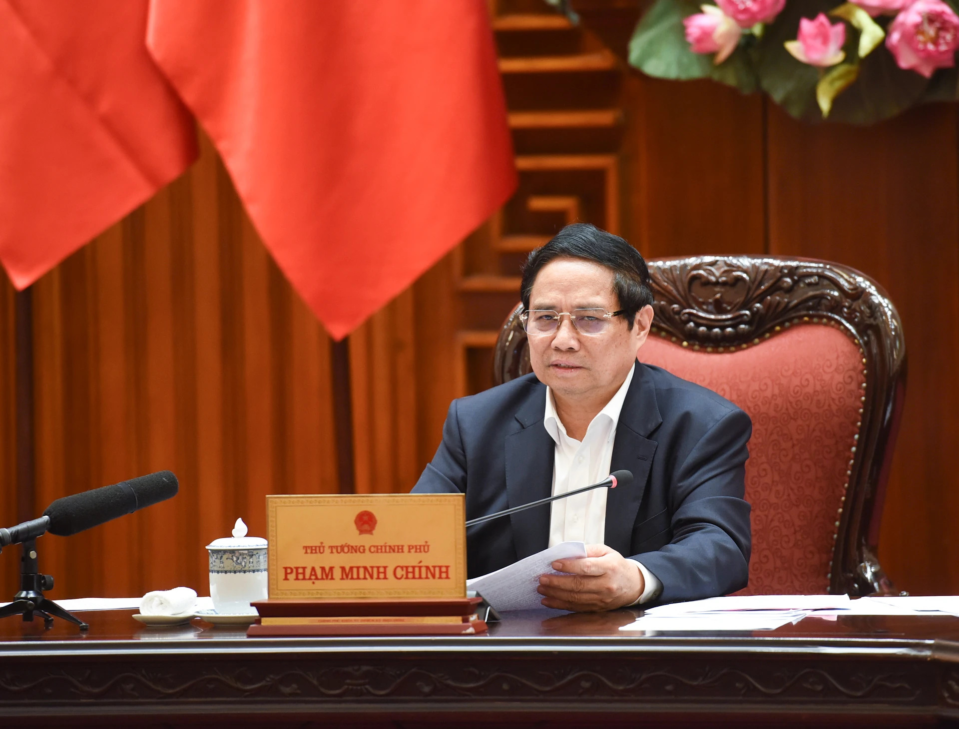 范明正总理在会议上发表指导性讲话。