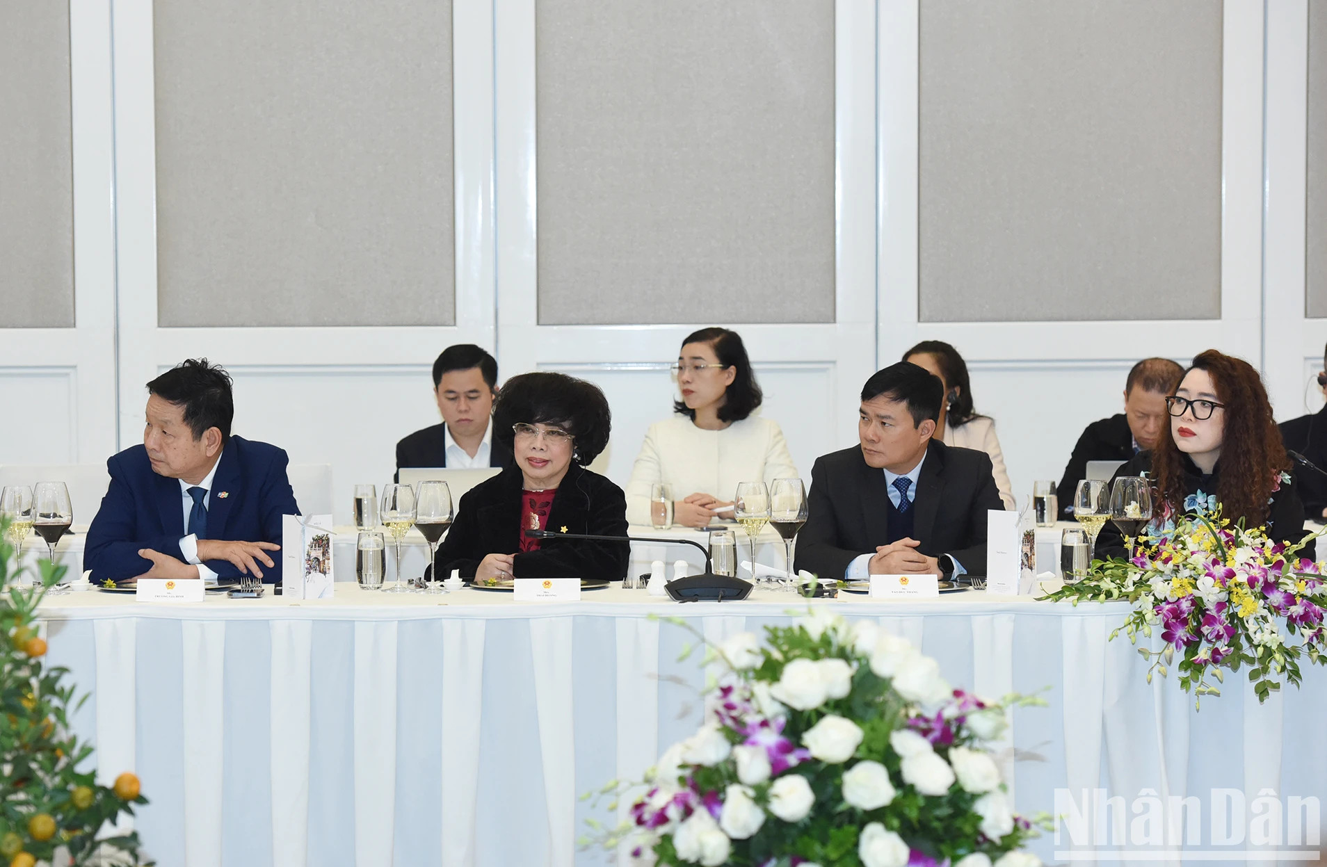 越南企业代表出席会见。 越南企业代表出席会见。