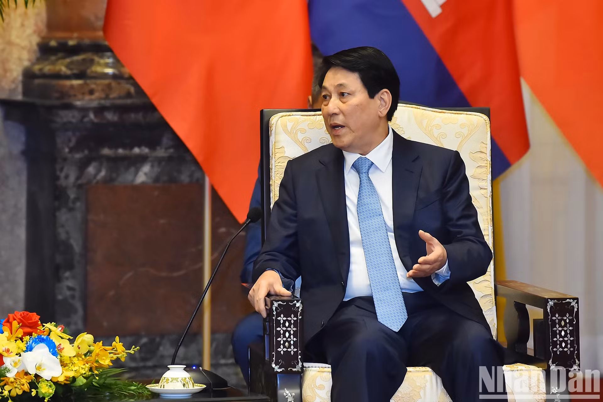 越南国家主席梁强发表讲话。