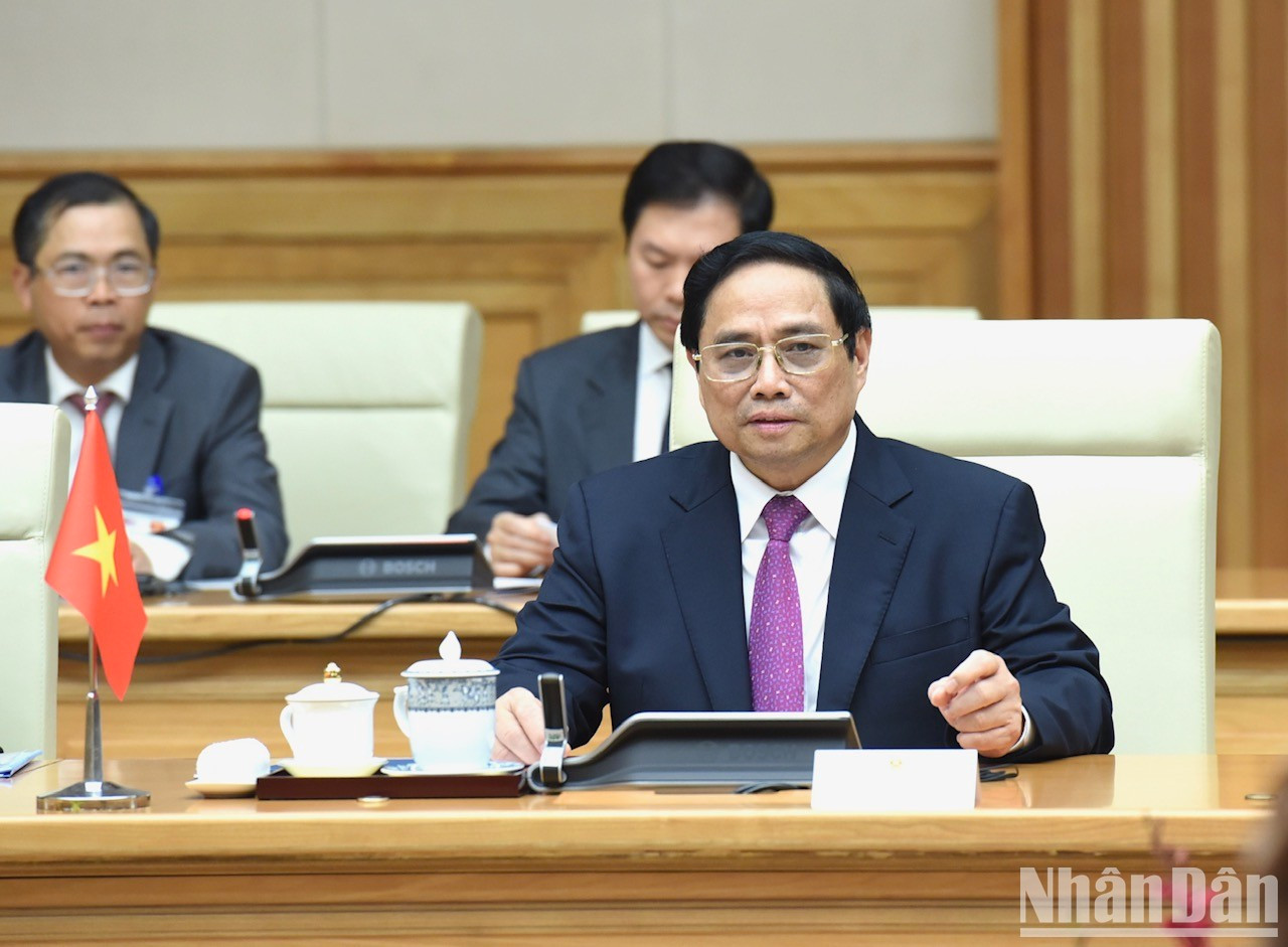 范明正总理在同安瓦尔·易卜拉欣总理举行会谈时发表讲话。 范明正总理在同安瓦尔·易卜拉欣总理举行会谈时发表讲话。