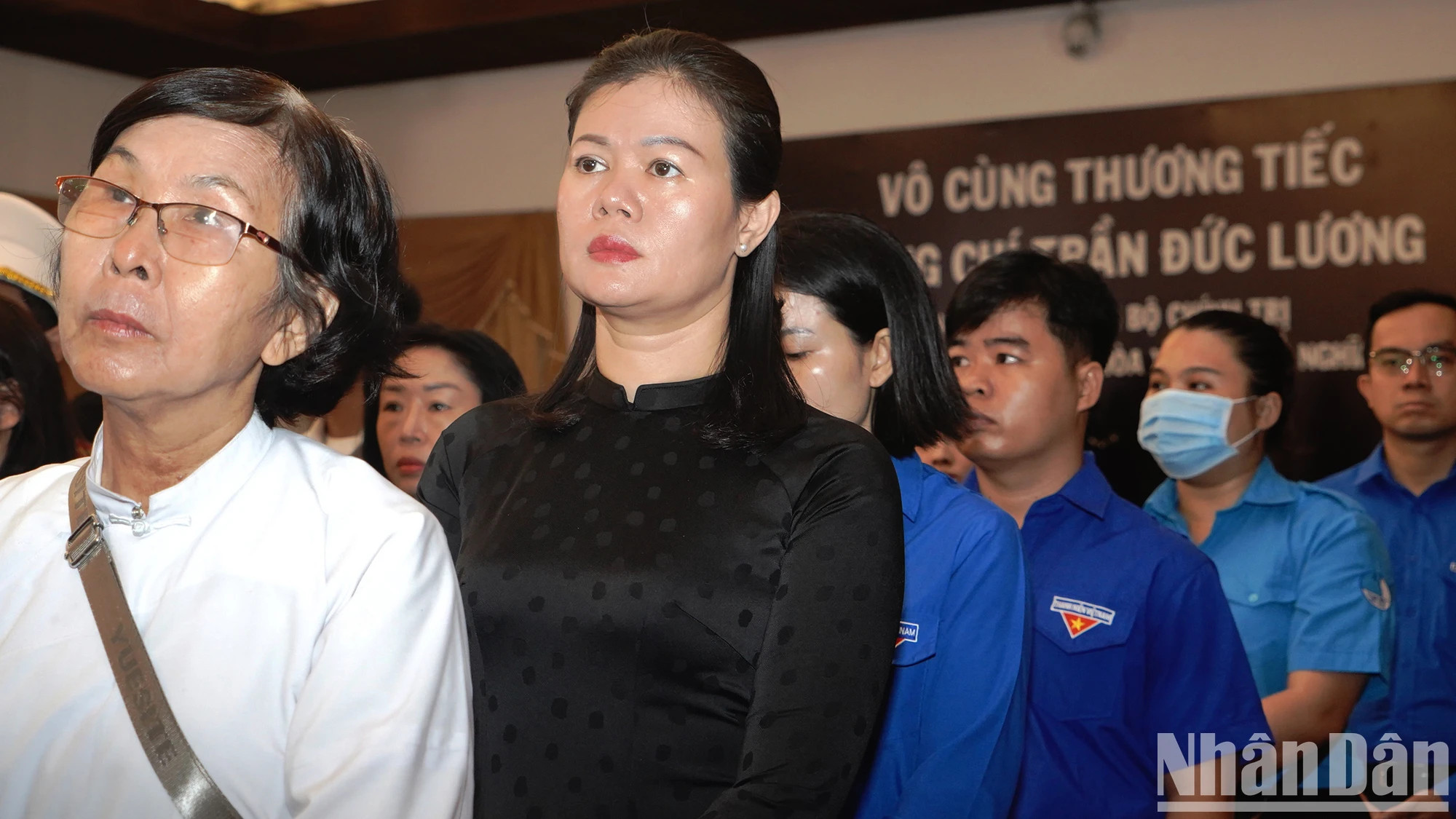 民众前往统一大会堂吊唁原国家主席陈德良逝世。