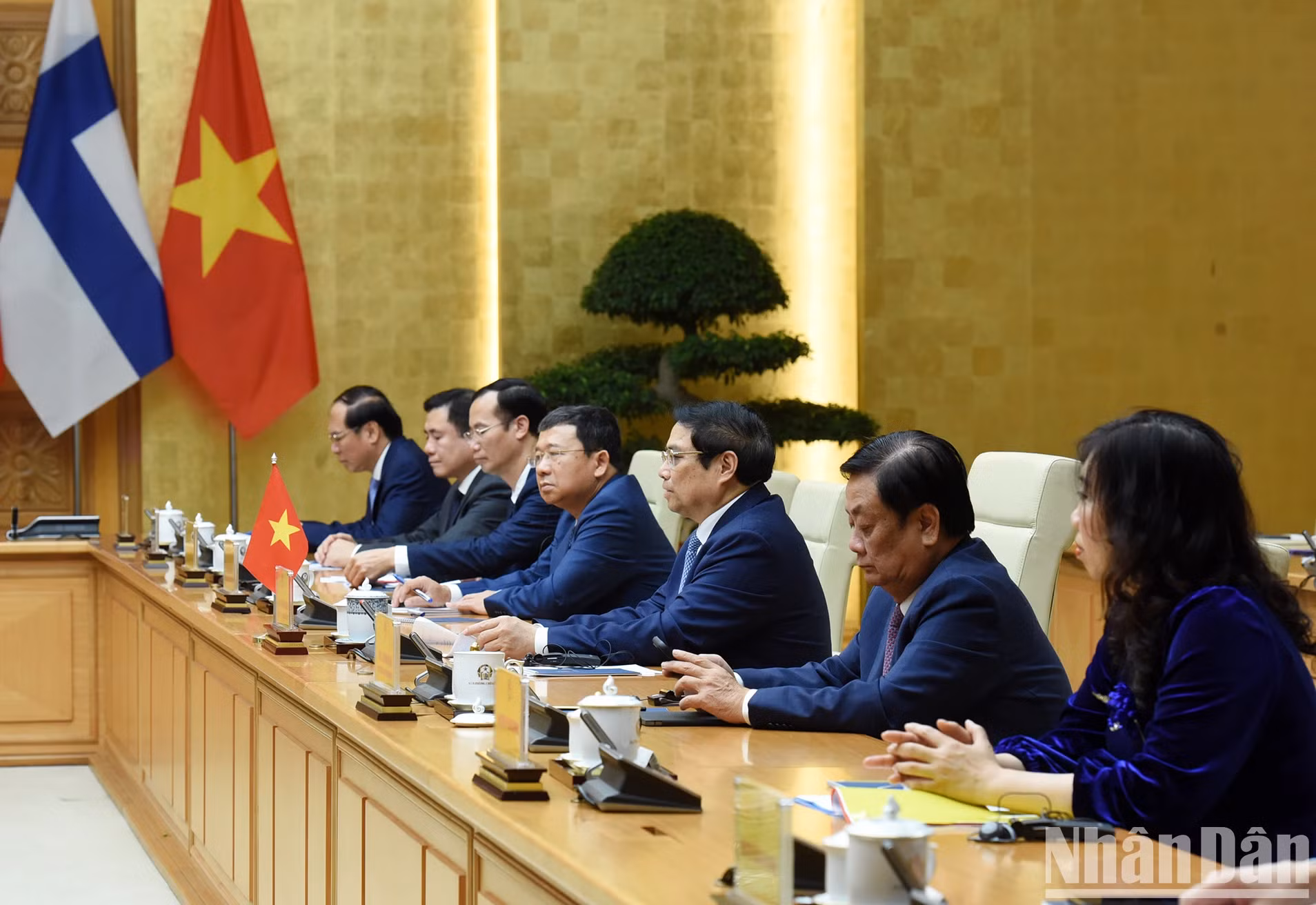 出席会见的越南代表团。