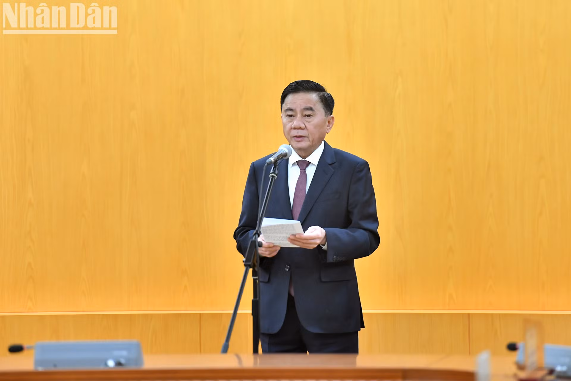 陈锦绣同志发表讲话。