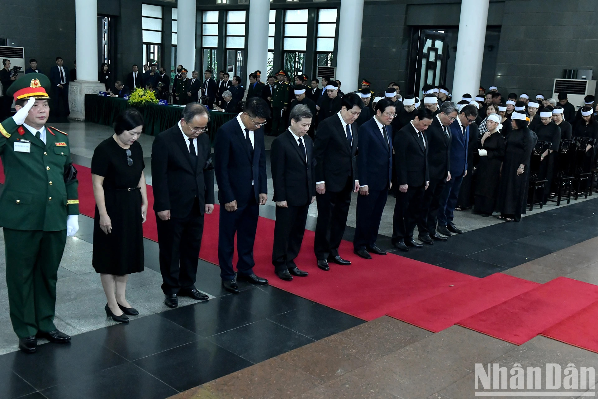 中央司法改革指导委员会代表团吊唁原国家主席陈德良逝世。 中央司法改革指导委员会代表团吊唁原国家主席陈德良逝世。