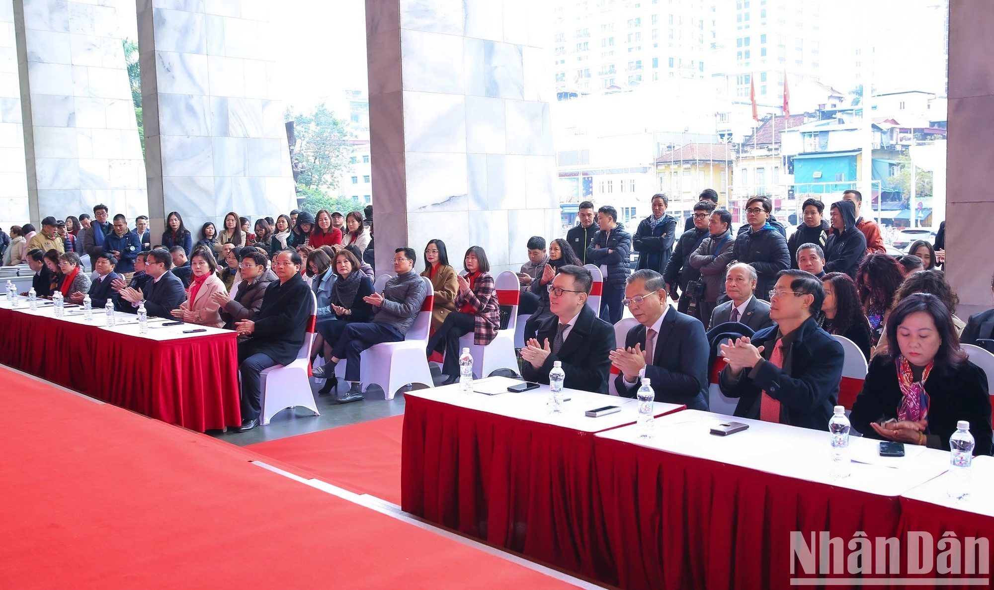 出席2024年河内市甲辰春节特刊展开幕式代表。