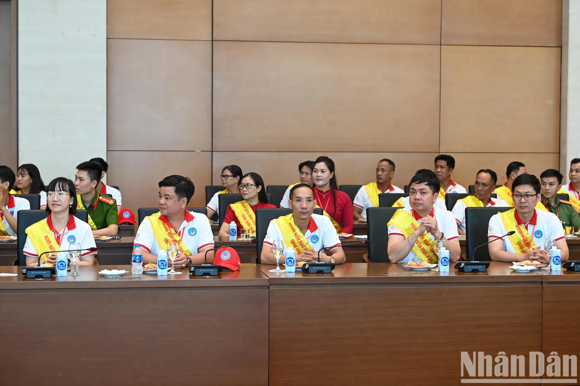 全国模范献血者出席会面。 全国模范献血者出席会面。