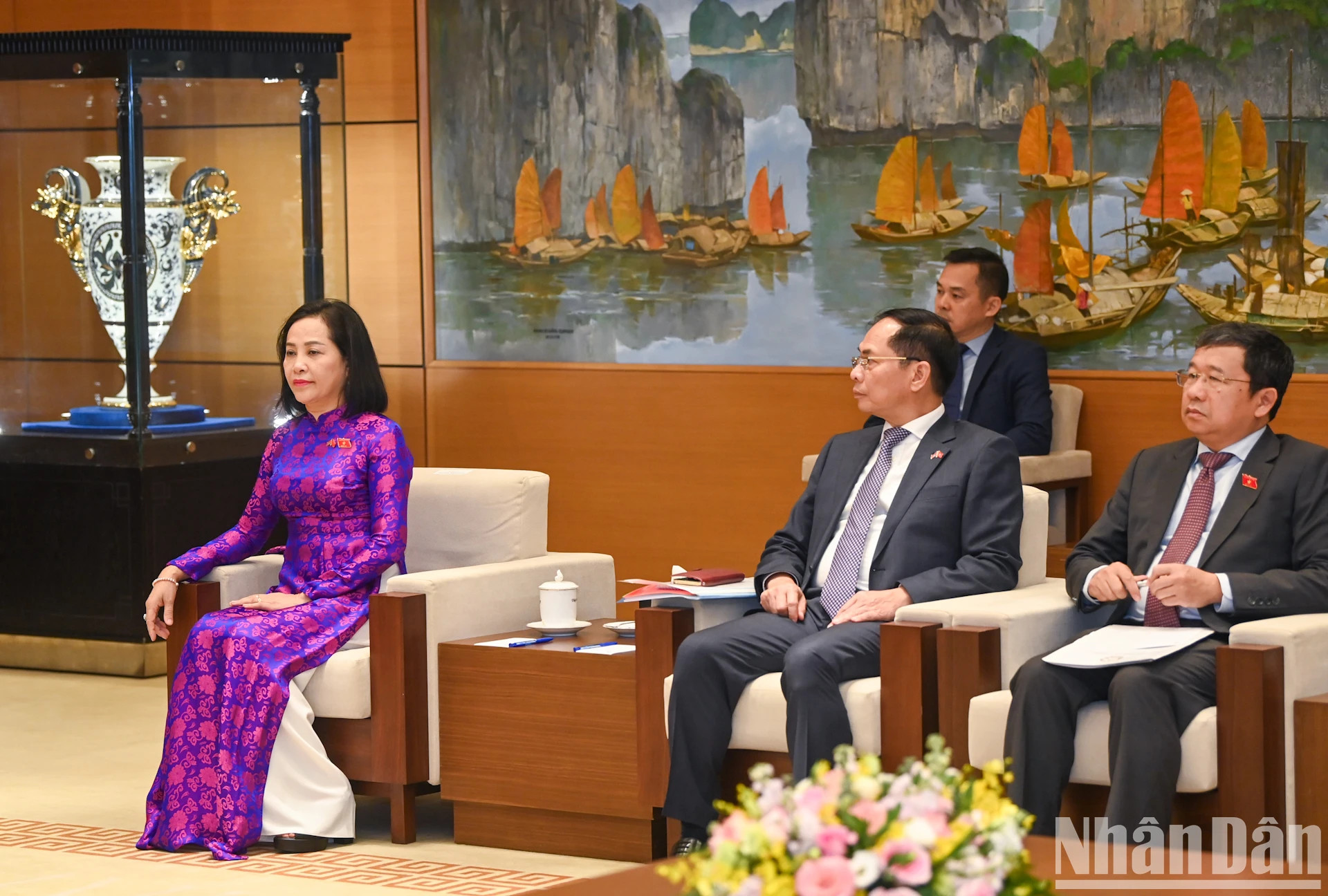 出席会见的越南代表团。 出席会见的越南代表团。