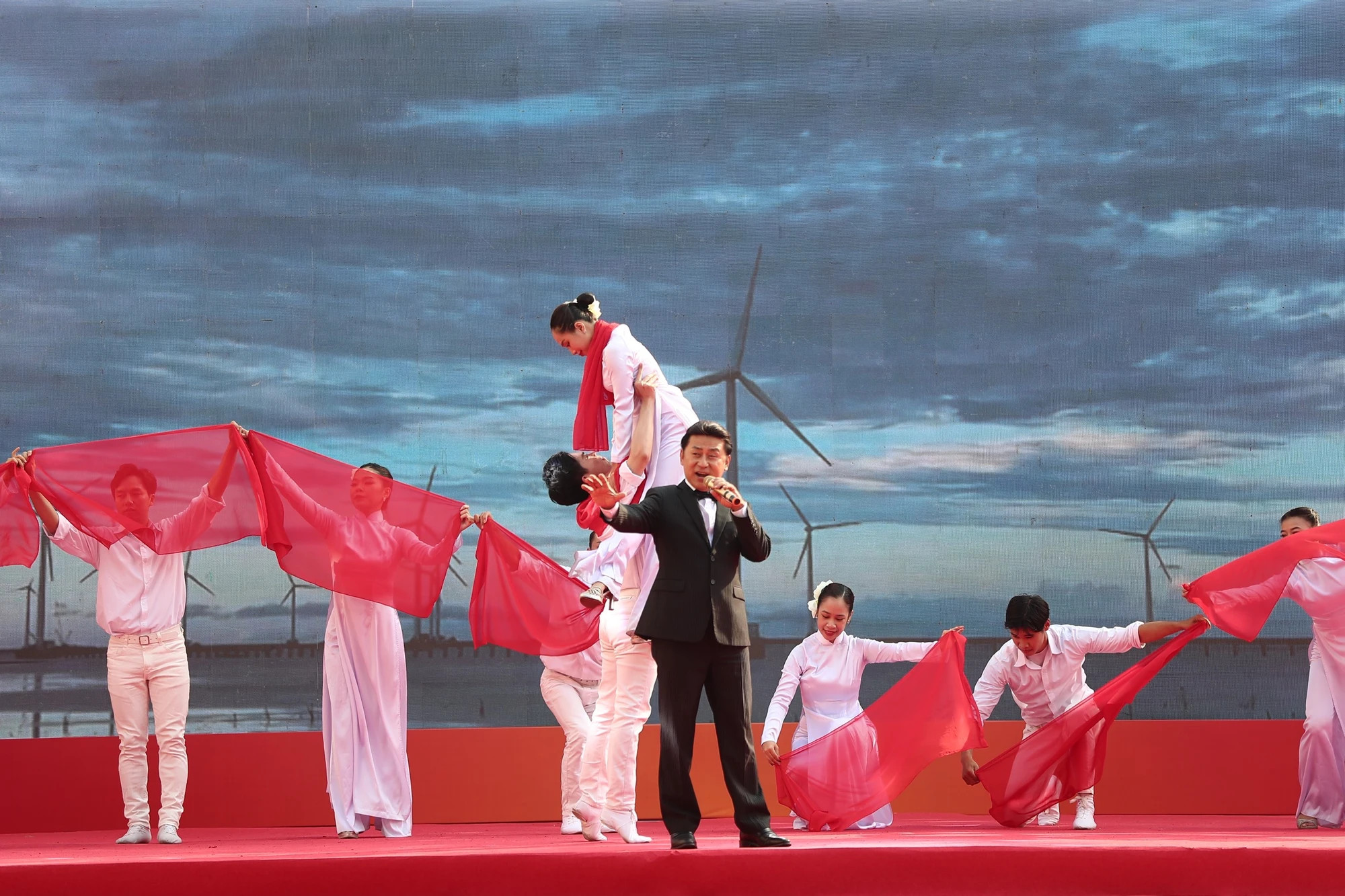 2024年越南全国报刊展开幕式上的表演节目。 2024年越南全国报刊展开幕式上的表演节目。