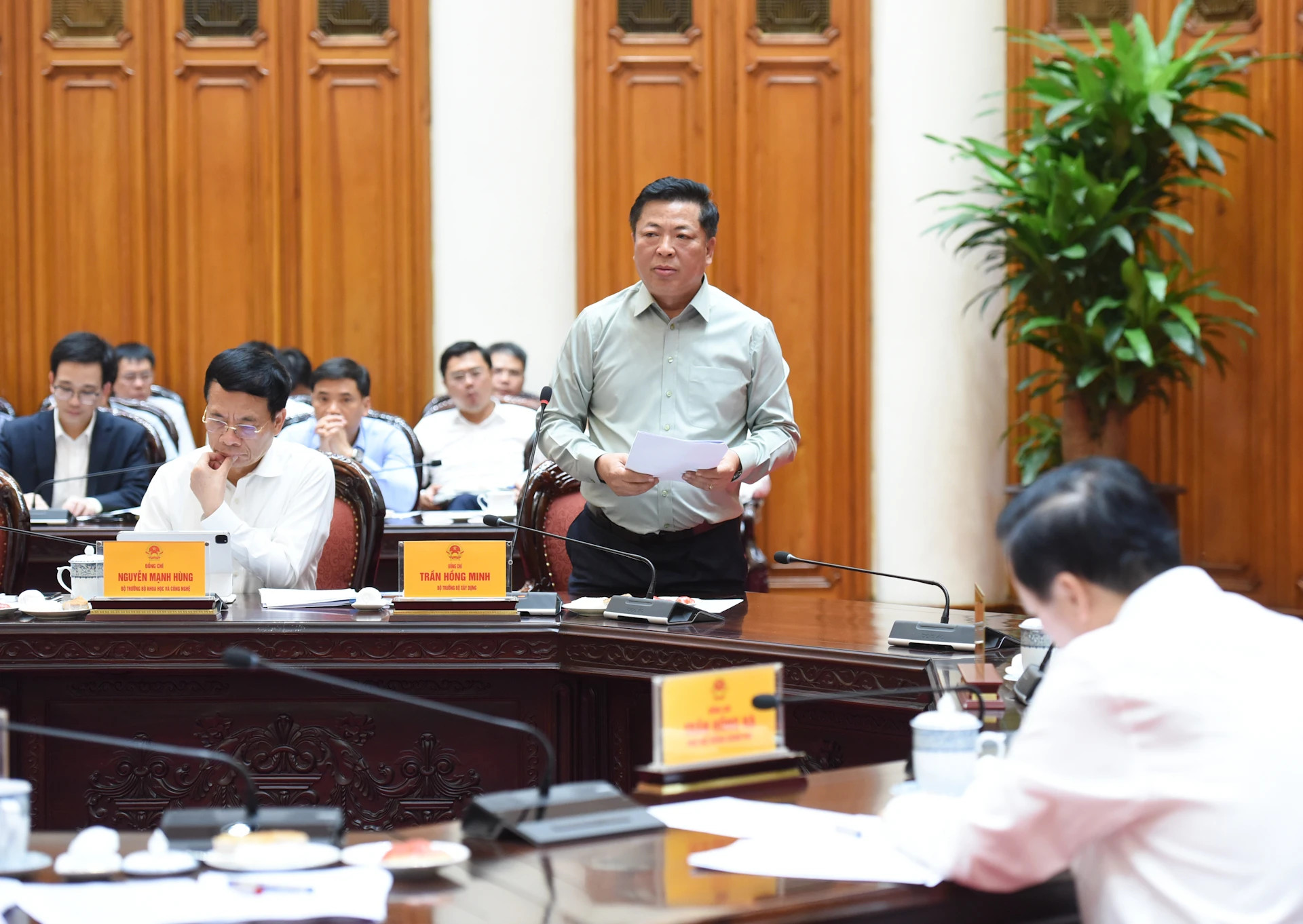 建设部部长陈宏明发表讲话。