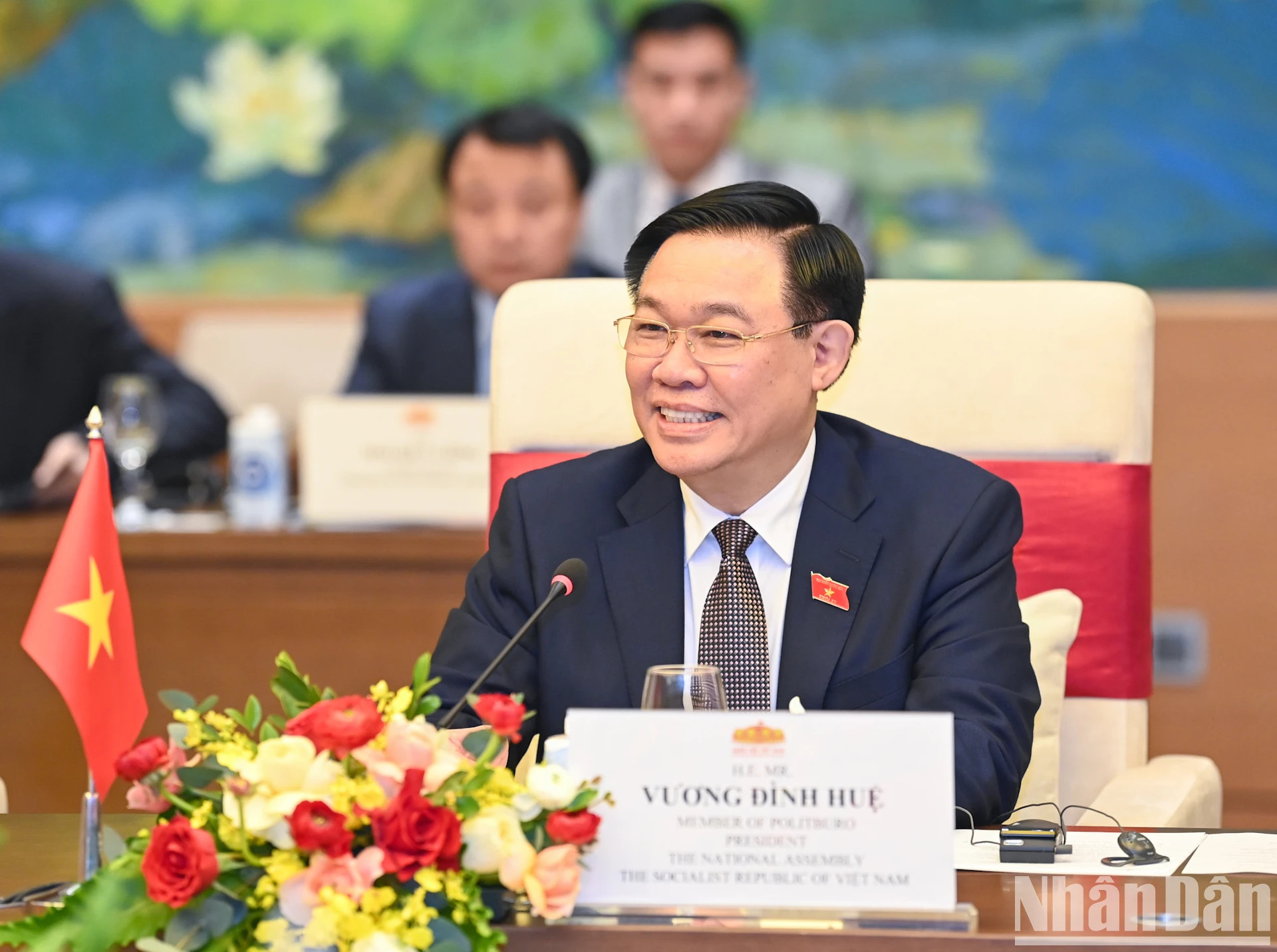 国会主席王廷惠在会见中发表讲话。