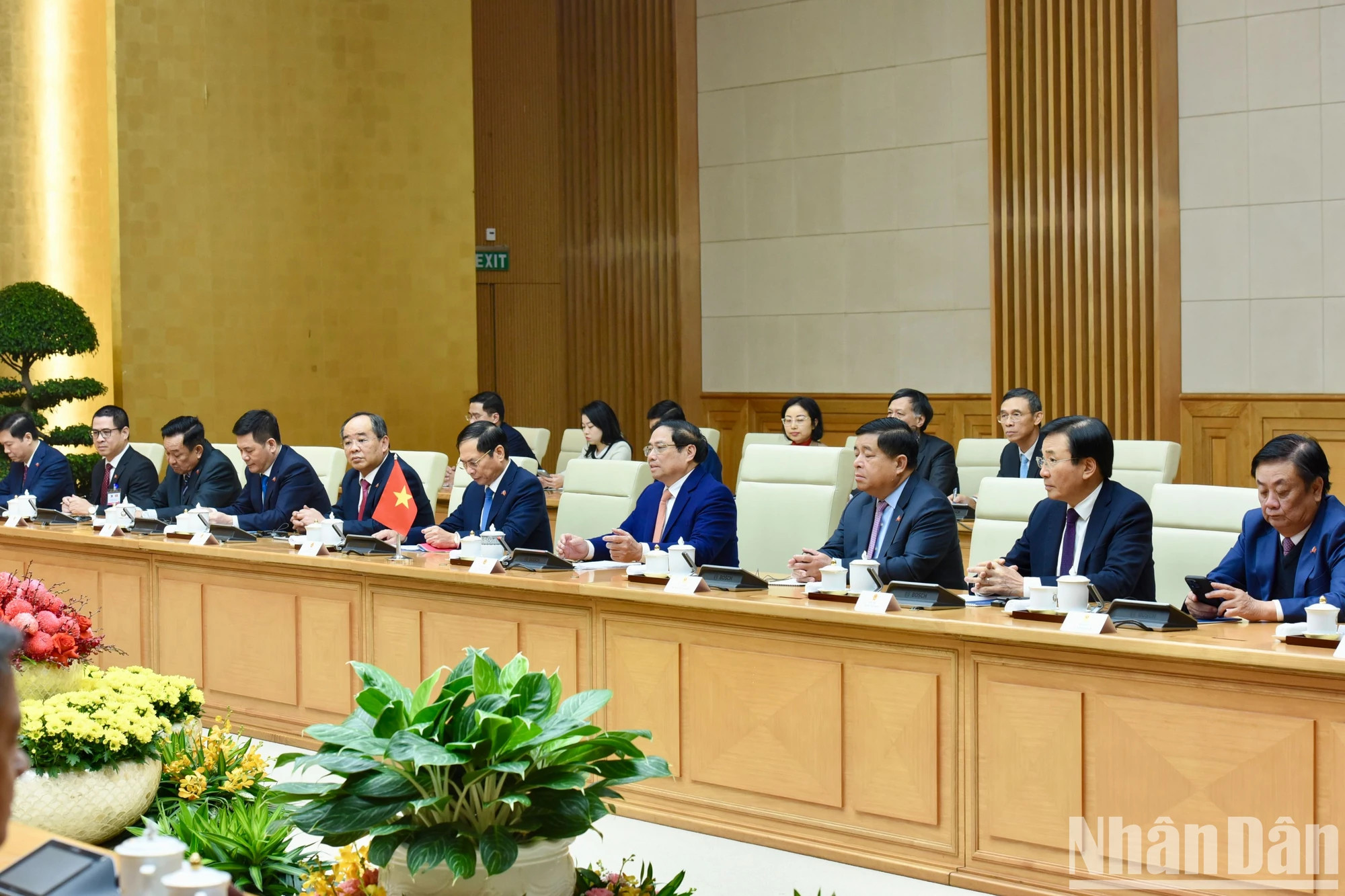 出席会见的越南代表团。 出席会见的越南代表团。