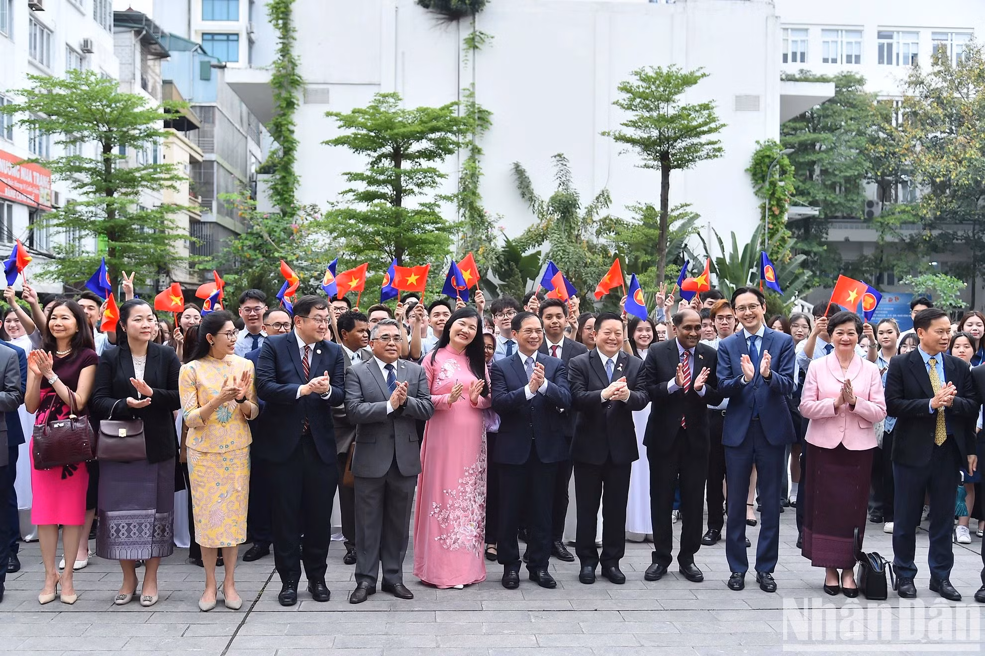 与会代表合影。