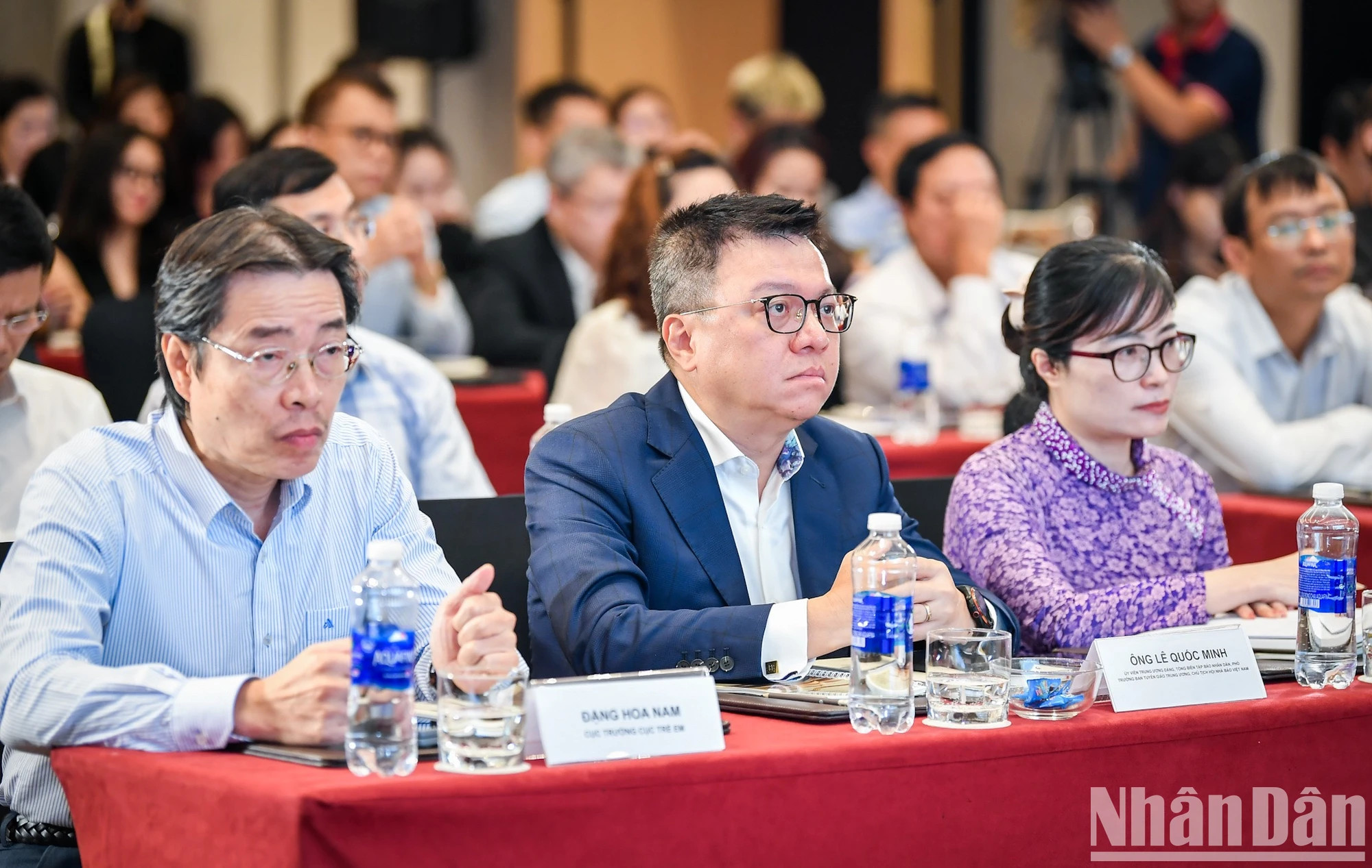 与会代表。 与会代表。