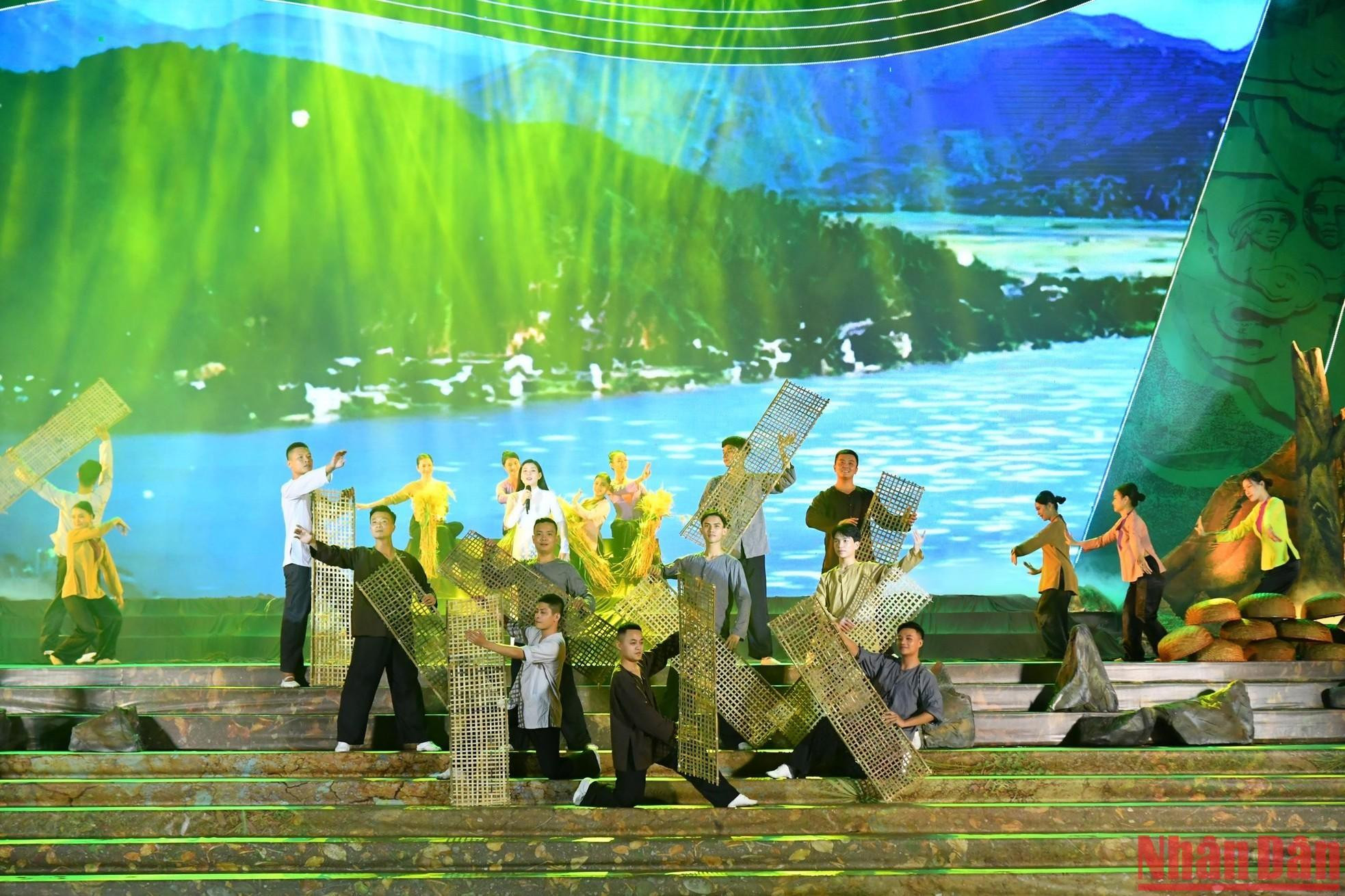 富有特色的编舞。 富有特色的编舞。