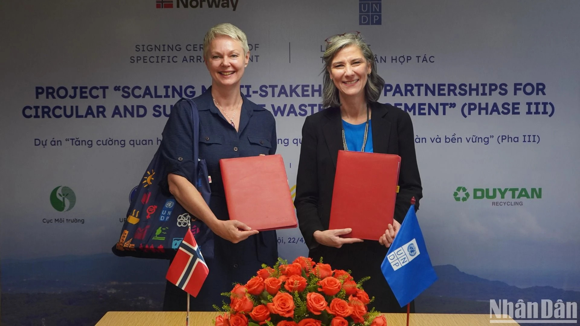 2025年4月底，挪威王国大使馆与联合国开发计划署驻越南办事处签署了“加强循环和可持续废物管理多边伙伴关系”项目合作协议。
