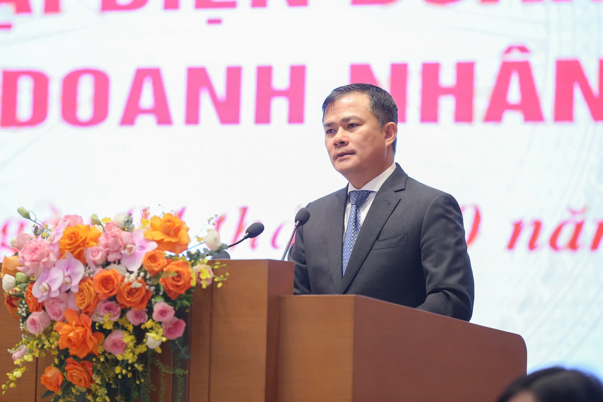 Viettel集团董事长曹德胜在会上讲话。