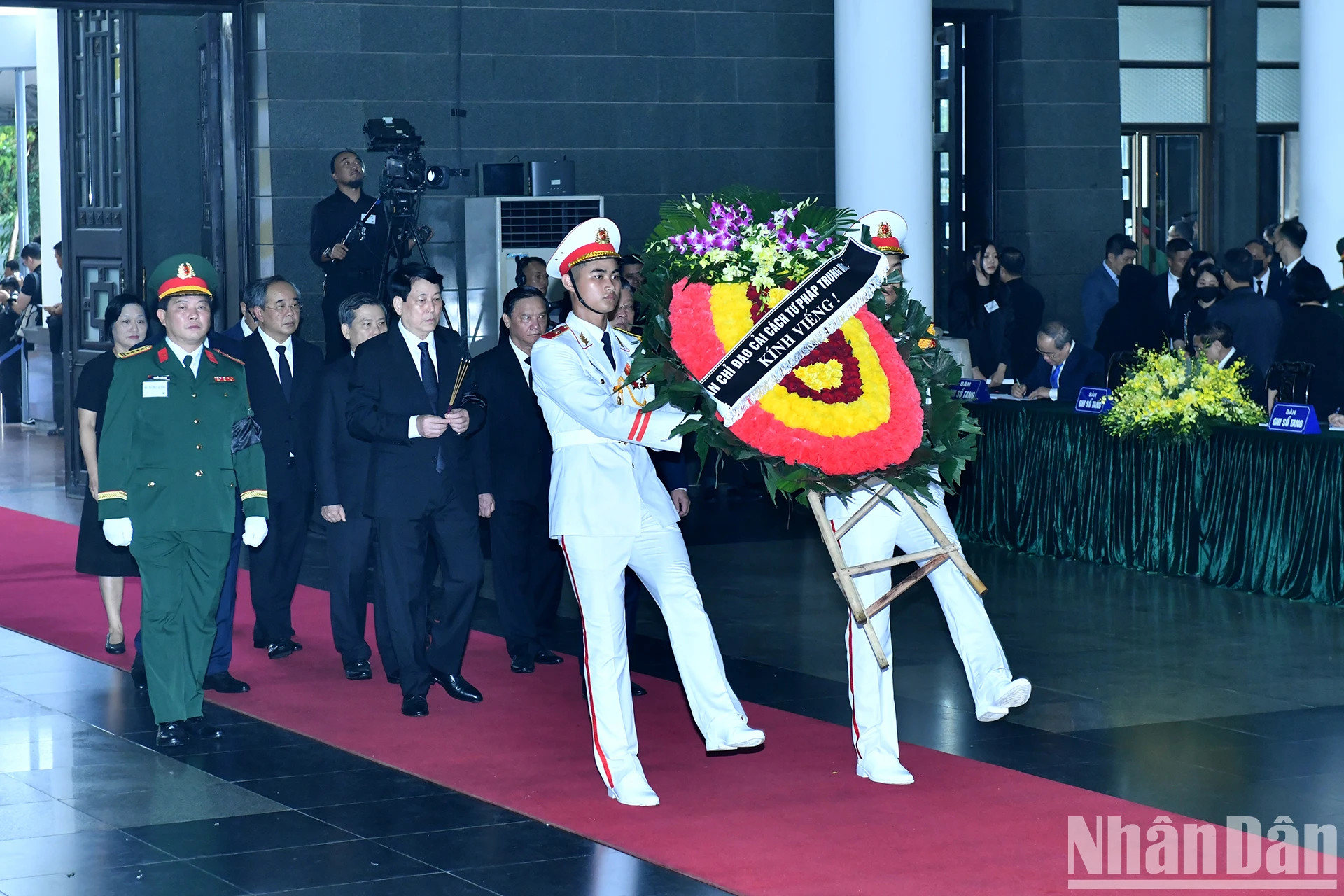 中央司法改革指导委员会代表团吊唁原国家主席陈德良逝世。 中央司法改革指导委员会代表团吊唁原国家主席陈德良逝世。