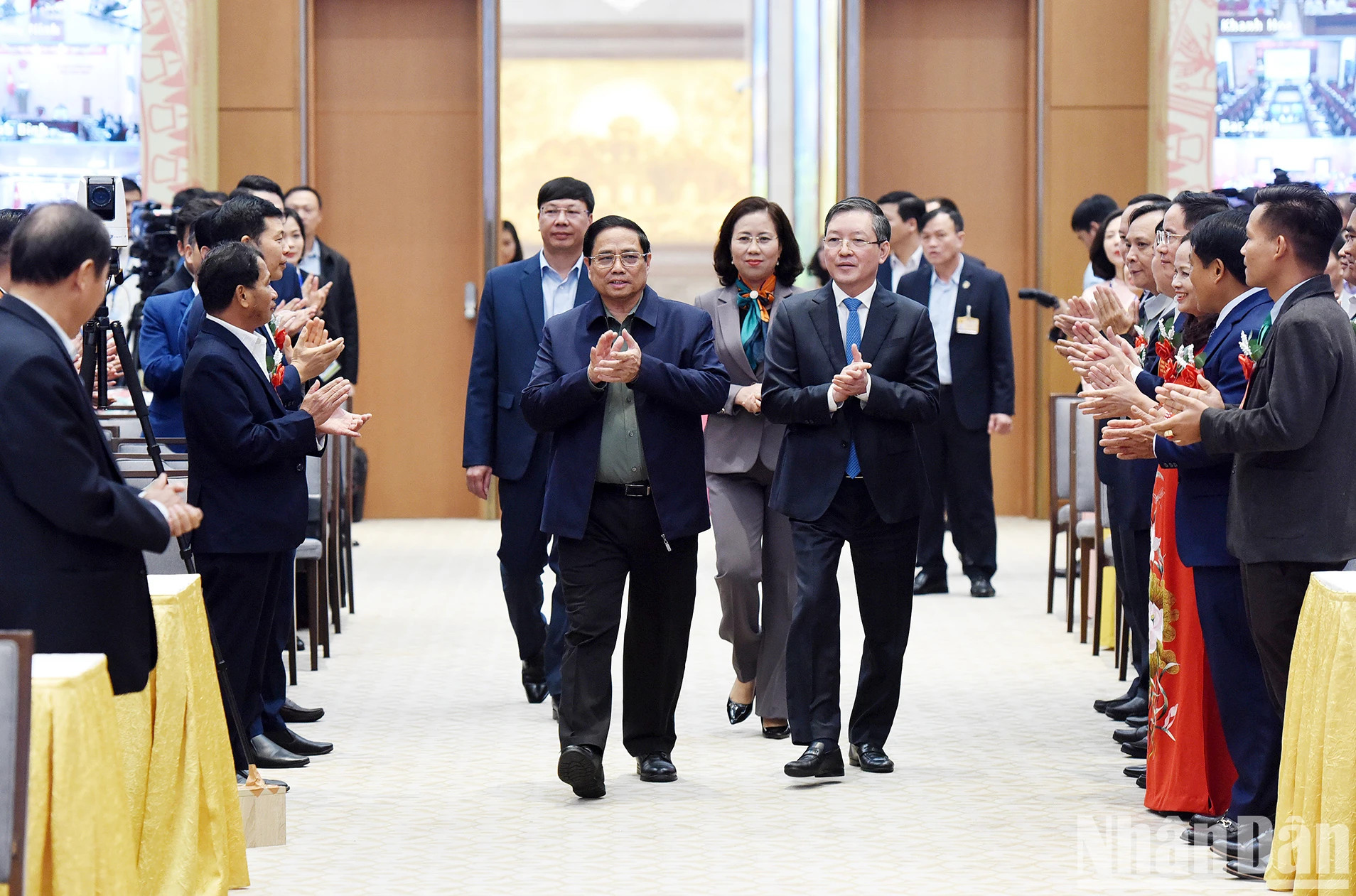 范明正总理前来出席与农民对话会。