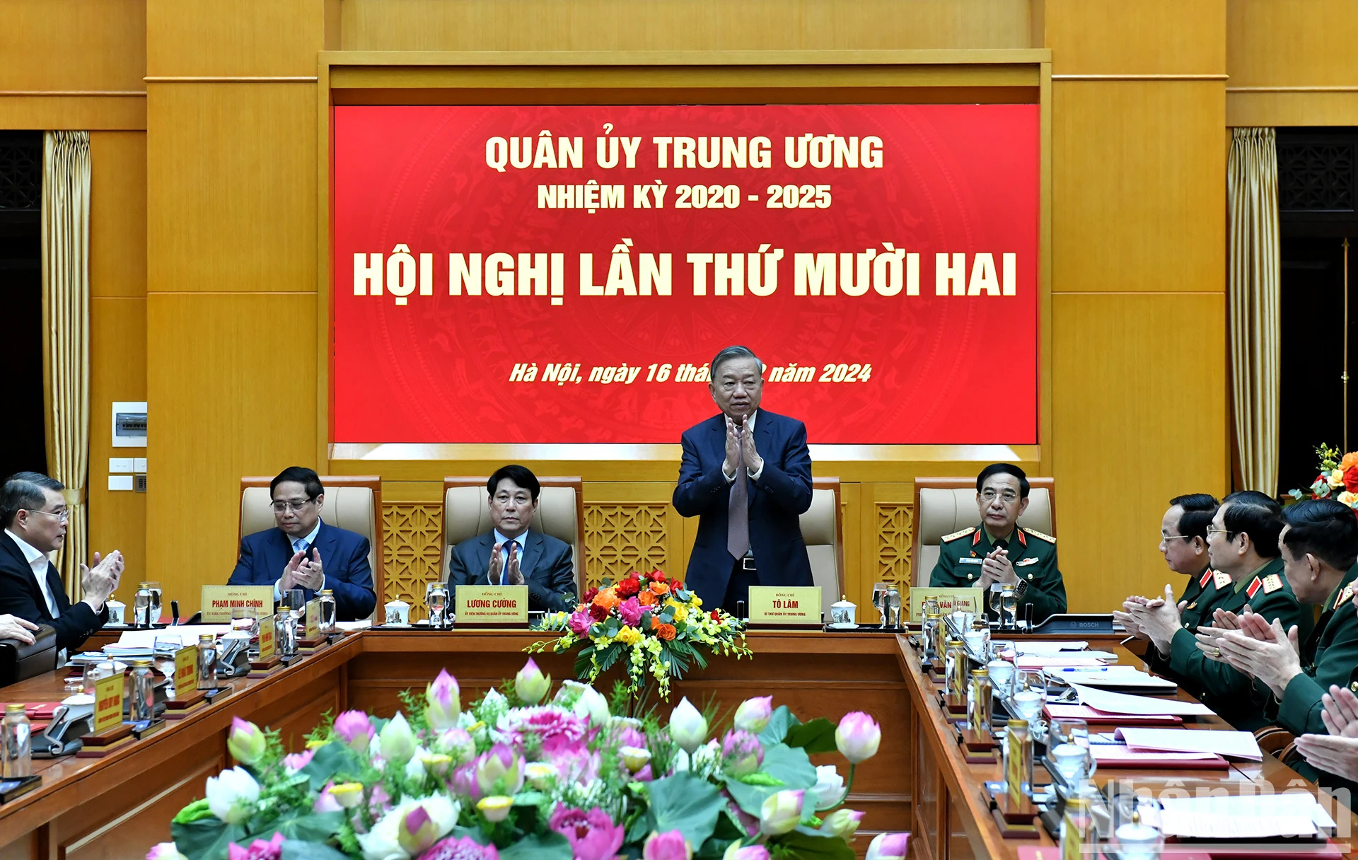 越共中央总书记、中央军委书记苏林出席并主持会议。