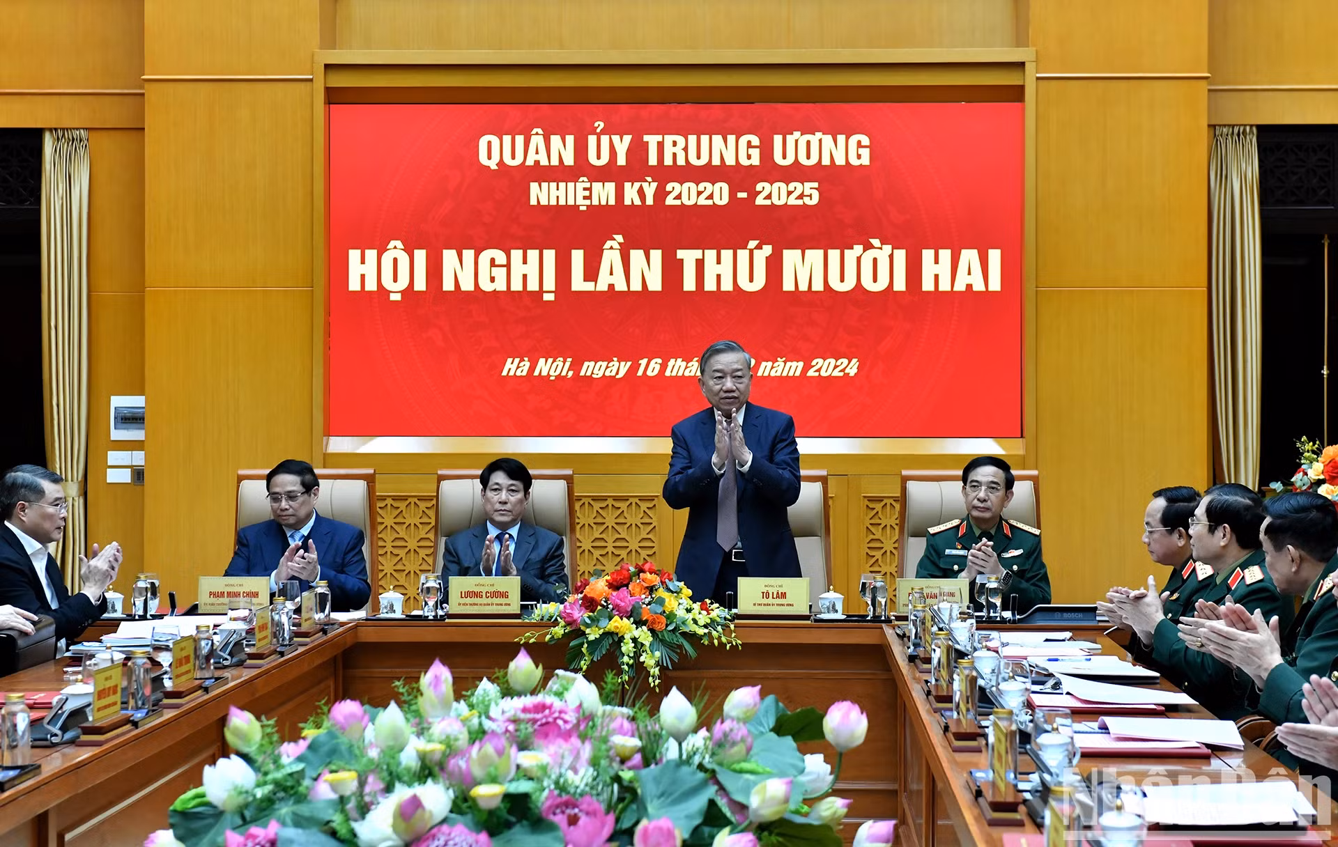 越共中央总书记、中央军委书记苏林出席并主持会议。