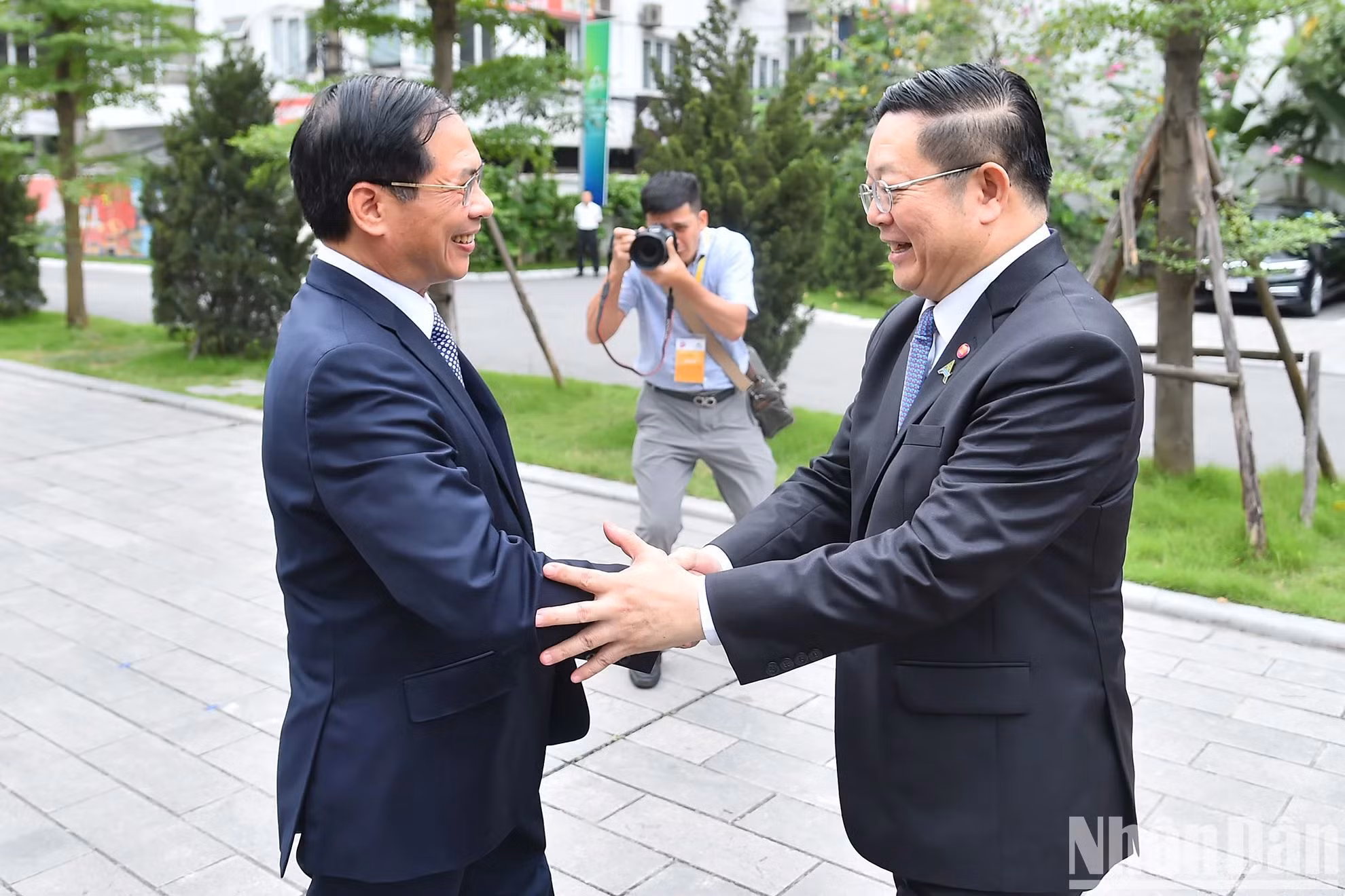 越南外交部部长裴青山和东盟秘书长高金华。