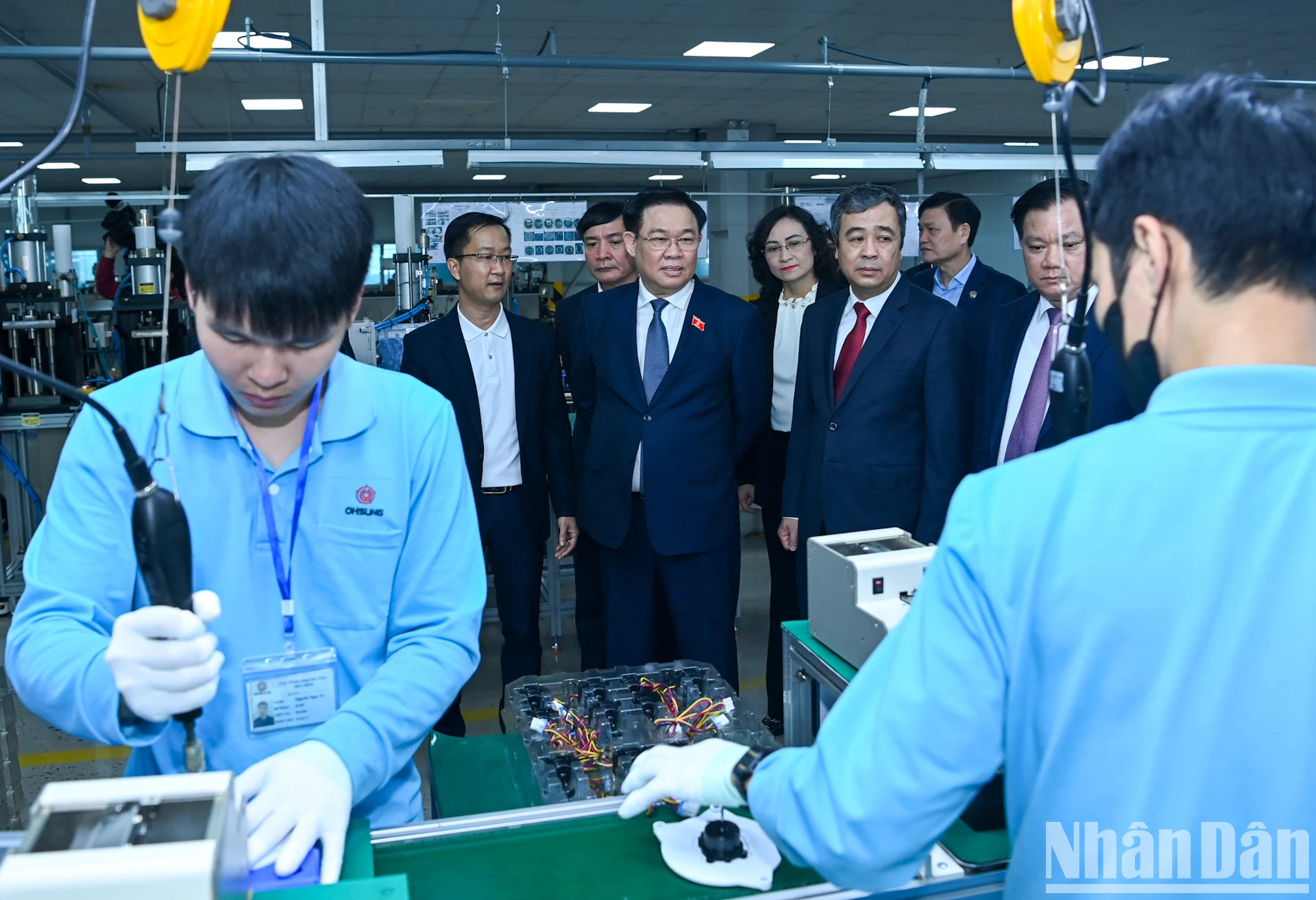 国会主席王廷惠一行参观太平Ohsung Vina公司。 国会主席王廷惠一行参观太平Ohsung Vina公司。