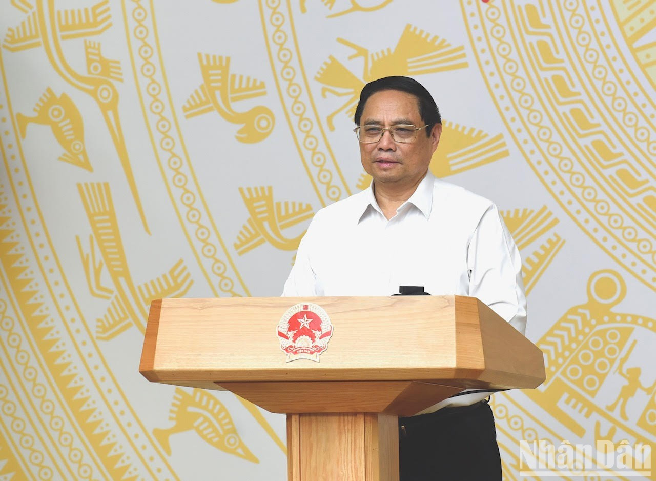 越南政府总理、中央竞赛奖励委员会主任范明正发表讲话。 越南政府总理、中央竞赛奖励委员会主任范明正发表讲话。