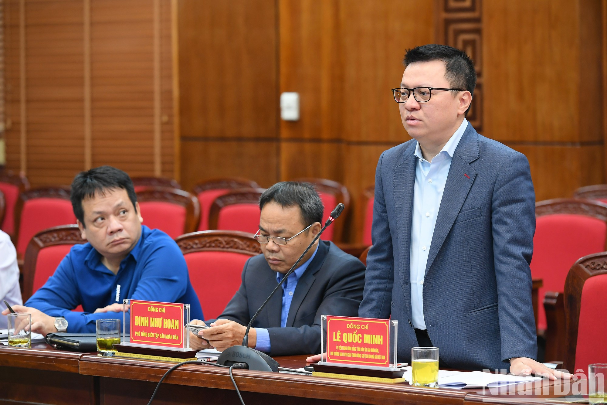 《人民报》社工作组与奠边省省委举行工作会议【组图】 ảnh 2 《人民报》社工作组与奠边省省委举行工作会议【组图】 ảnh 2