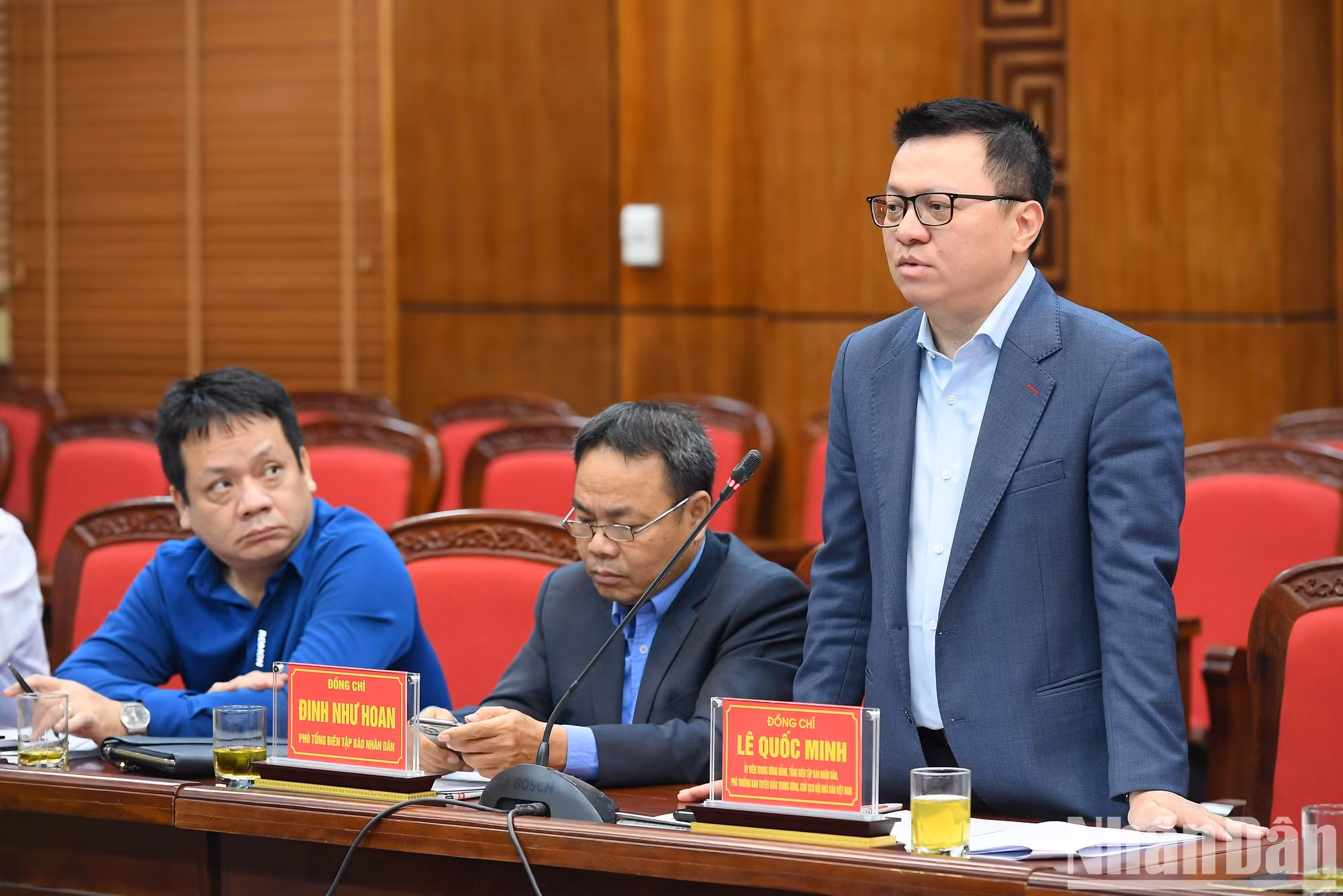 《人民报》社工作组与奠边省省委举行工作会议【组图】 ảnh 2 《人民报》社工作组与奠边省省委举行工作会议【组图】 ảnh 2