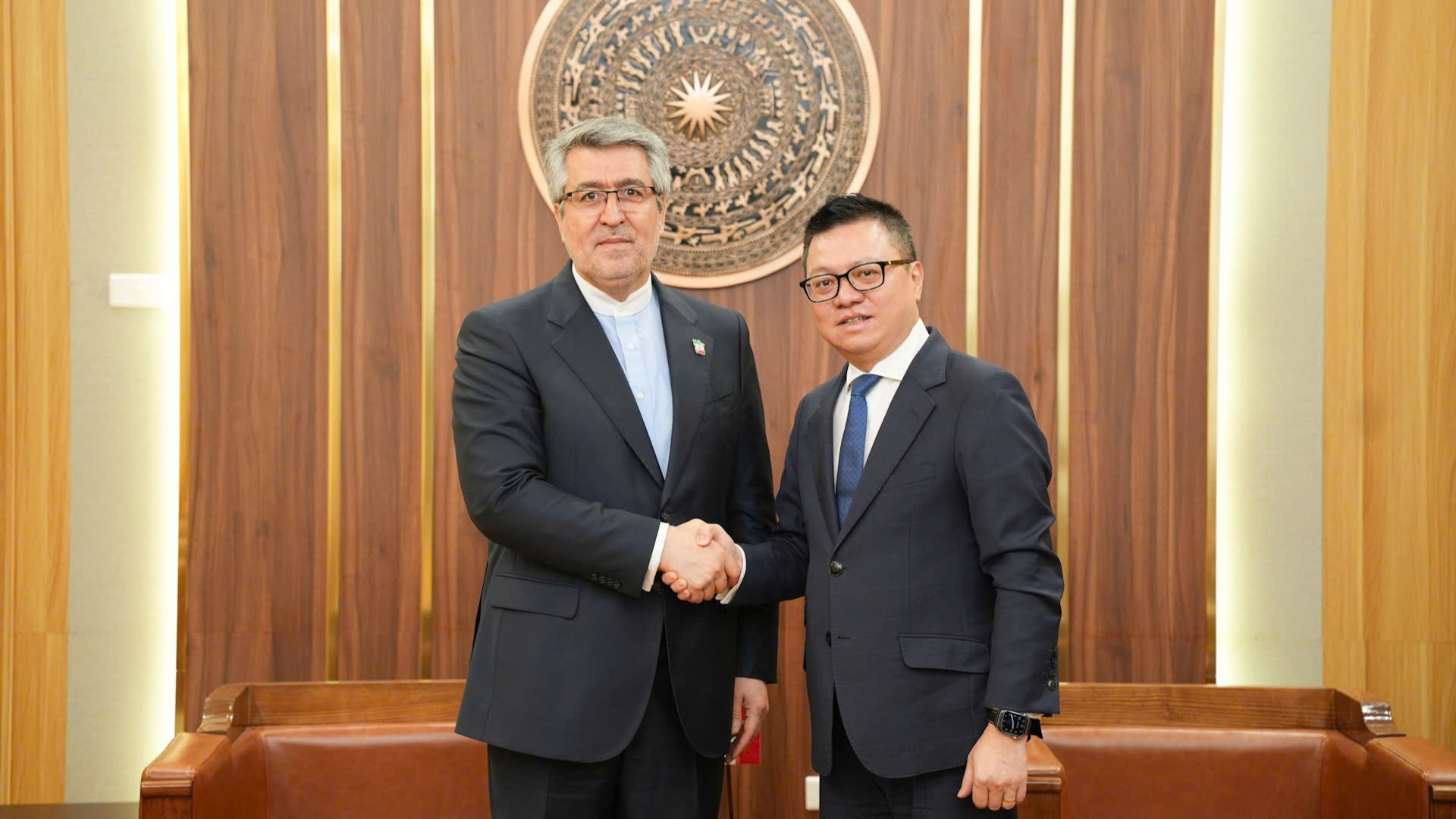 《人民报》社总编辑黎国明会见伊朗驻越南大使阿里·阿克巴尔·纳扎里【组图】