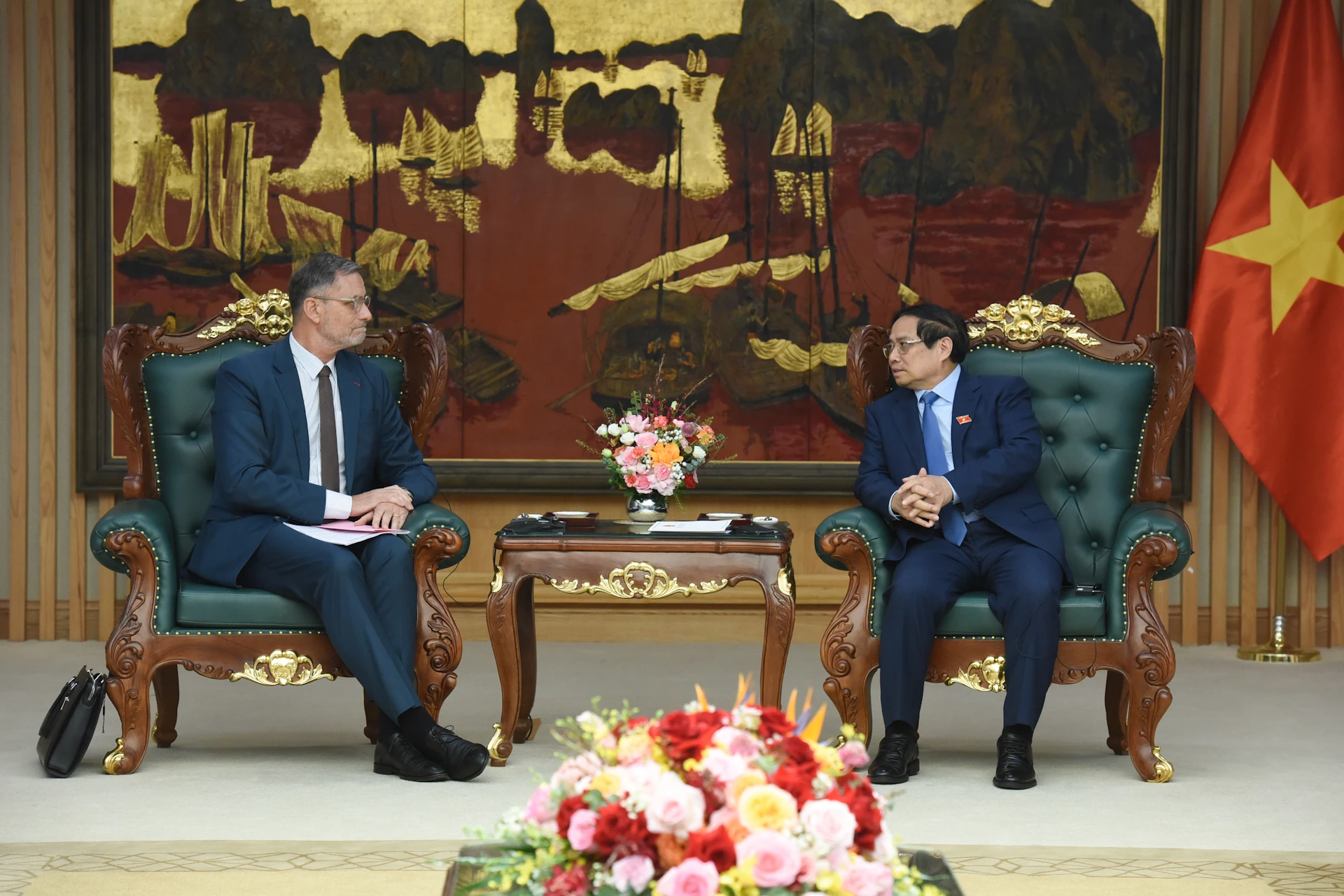 越南政府总理范明正会见法国驻越南大使奥利维耶·布罗谢【组图】
