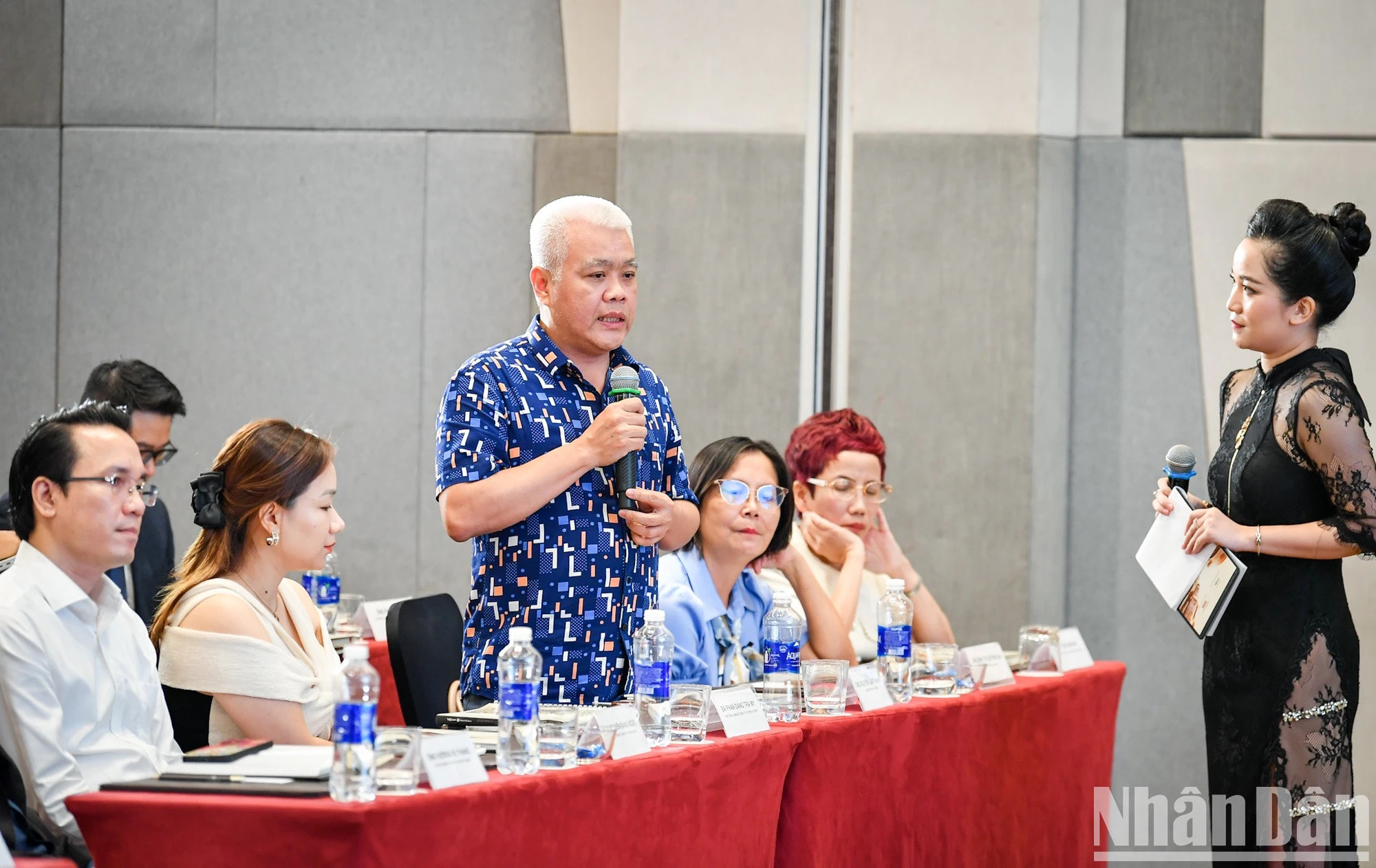 抖音越南代表回答记者提问。 抖音越南代表回答记者提问。