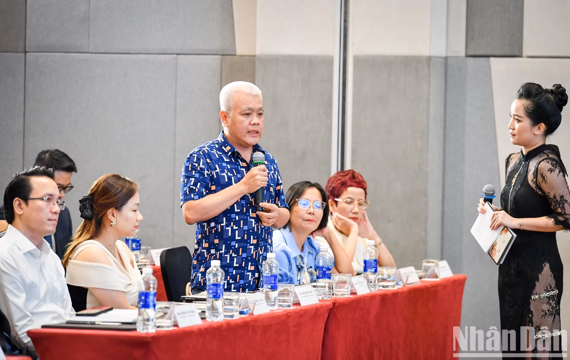 抖音越南代表回答记者提问。