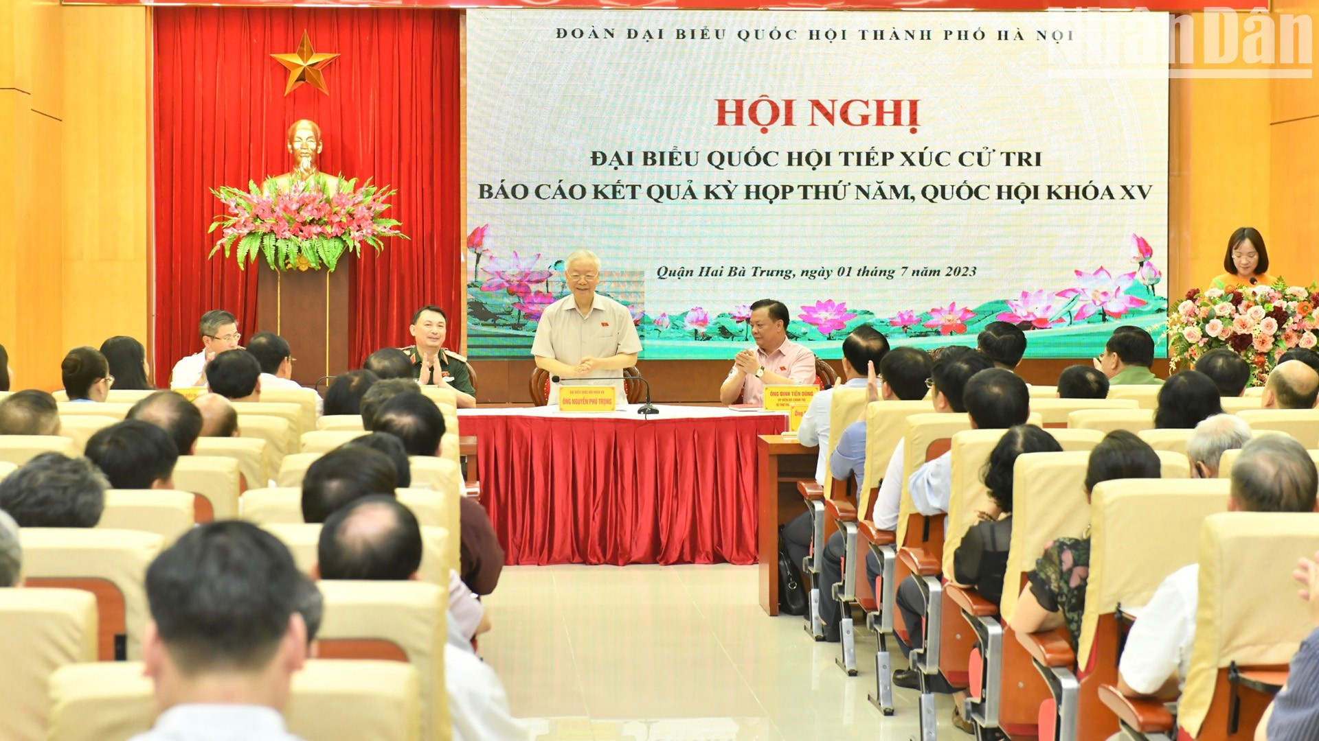 会见选民场景。 会见选民场景。