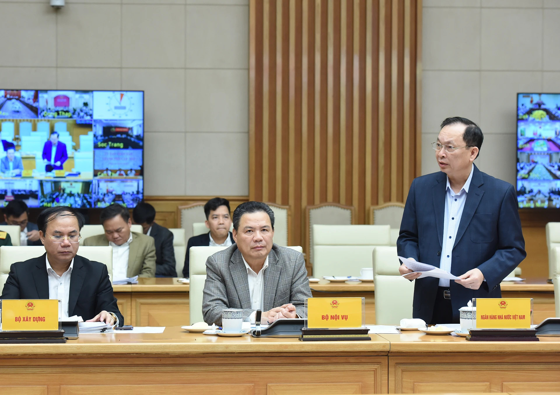 越南国家银行副行长陶明秀发表讲话。