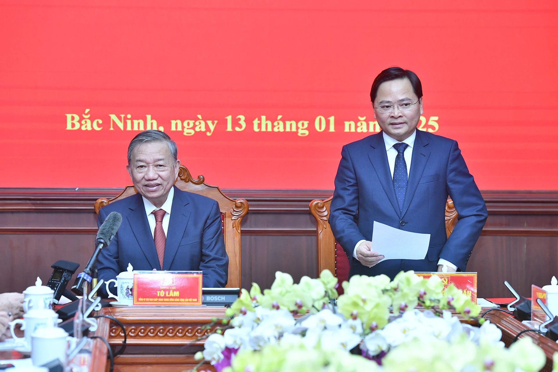 北宁省省委书记阮英俊发表讲话。 北宁省省委书记阮英俊发表讲话。