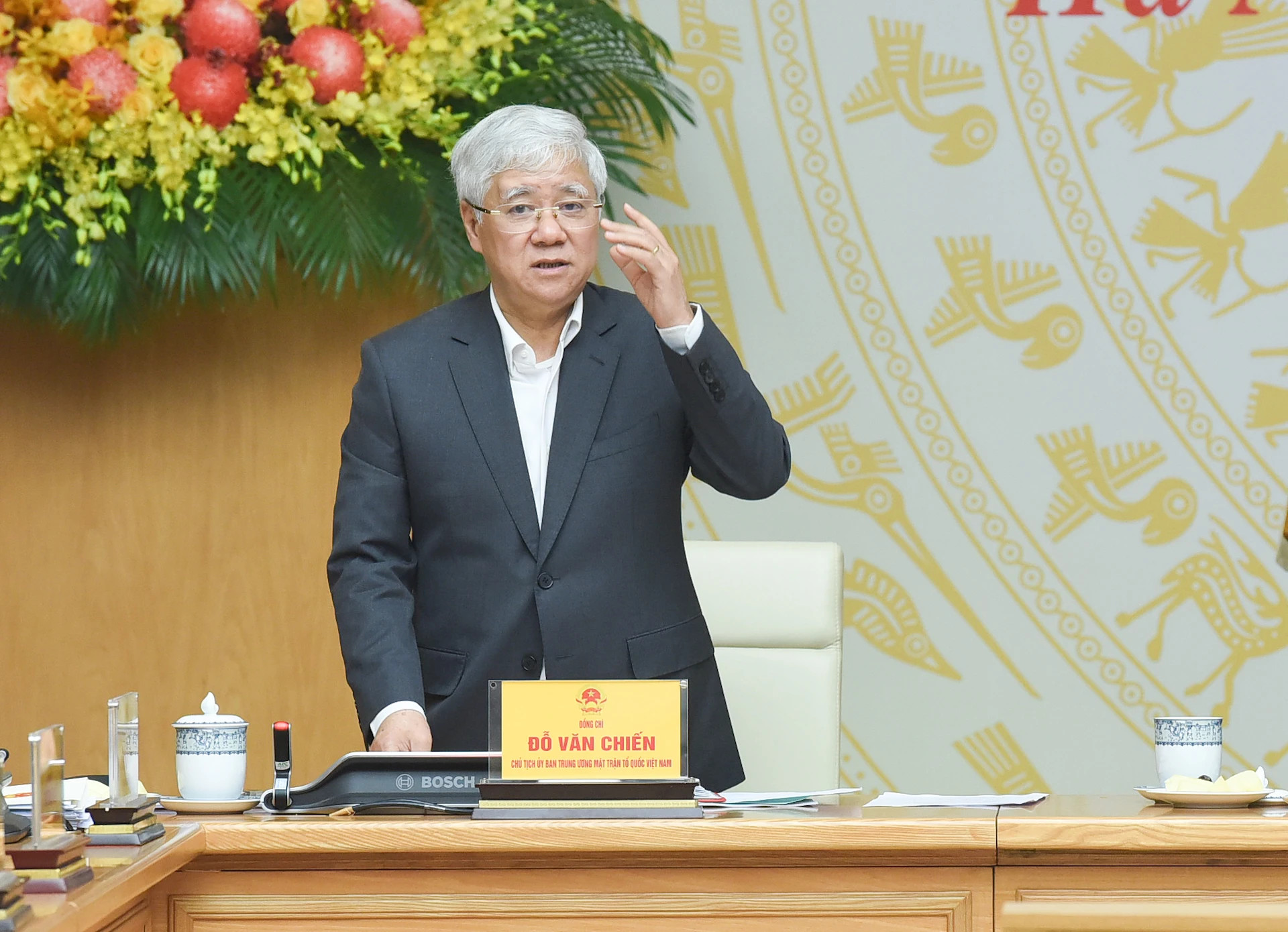 越南祖国阵线中央委员会主席杜文战发表讲话。