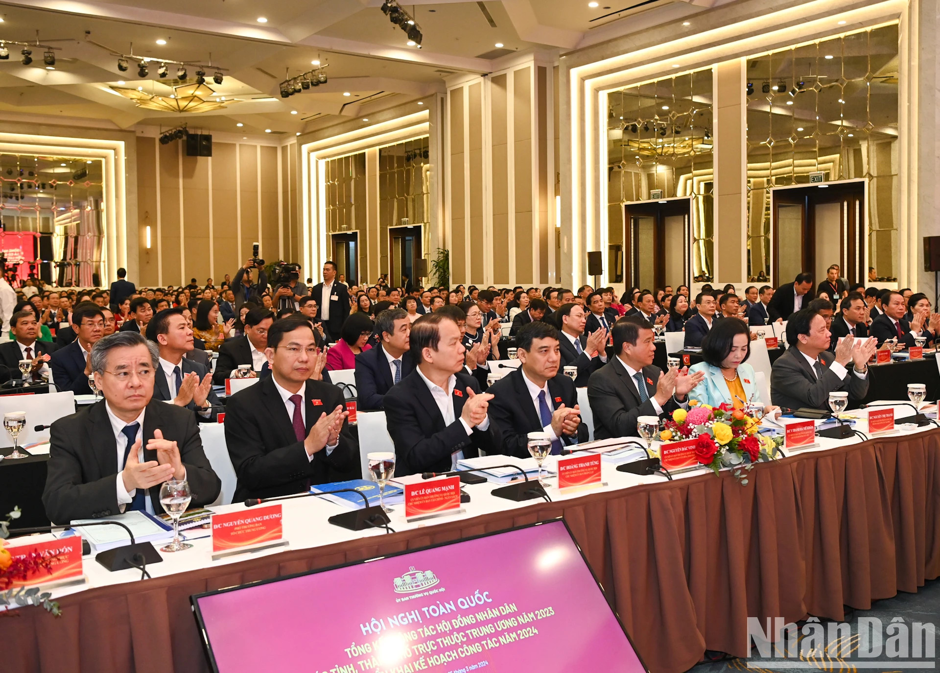 与会代表。 与会代表。